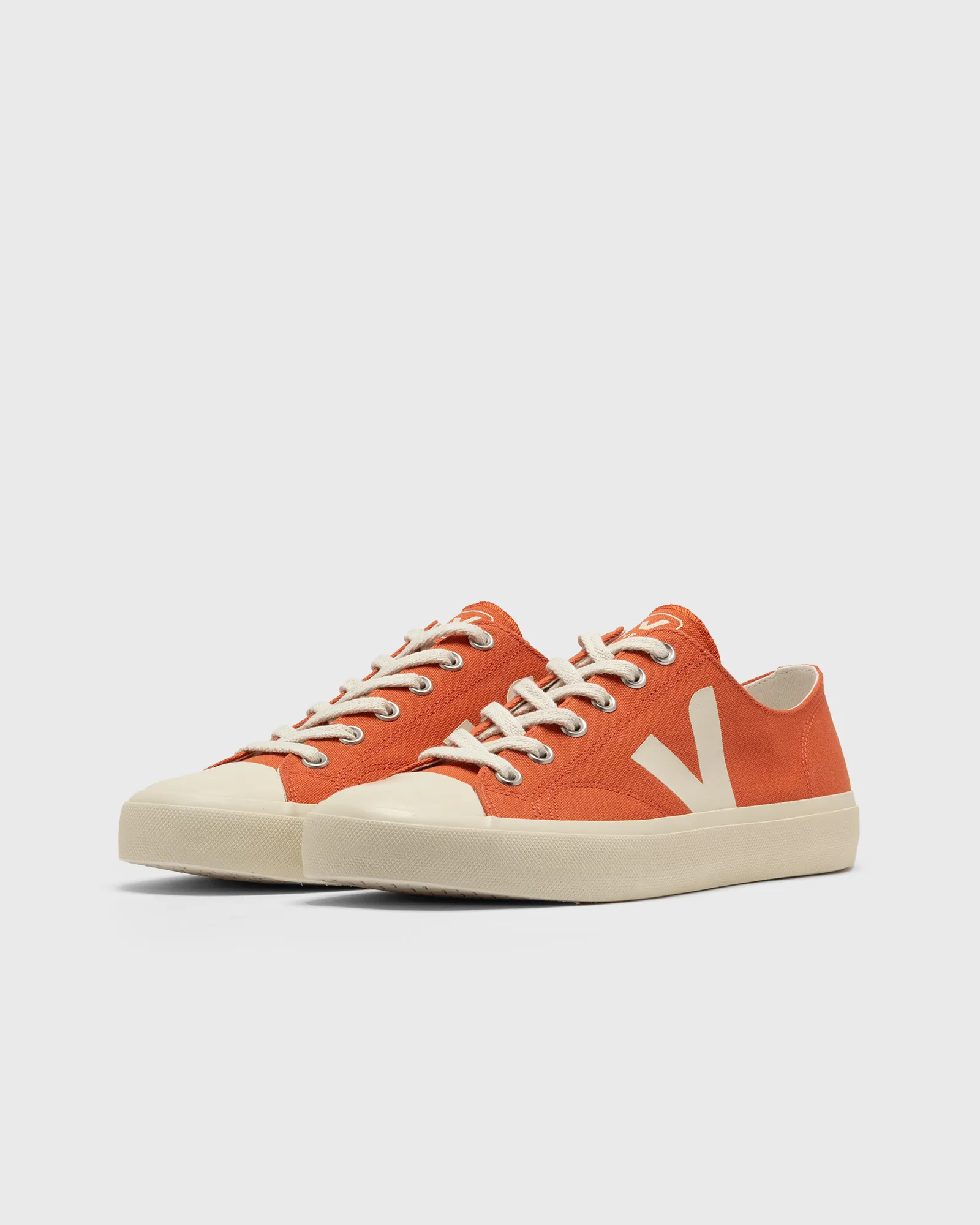 Veja WATA II LOW CANVAS