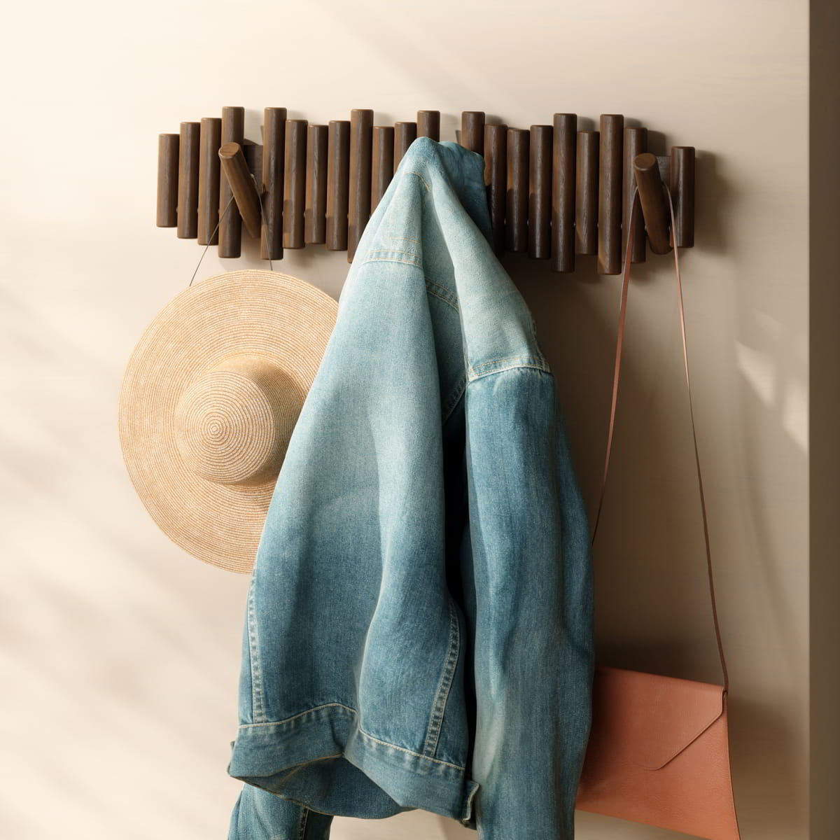 Wandkapstok Umbra Picket 8 haken Walnoot hout