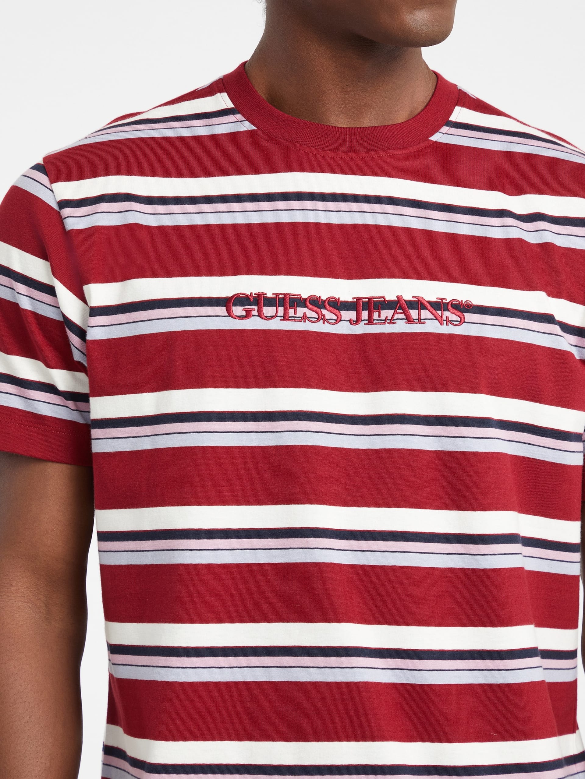 Camiseta regular com listras e logotipo bordado