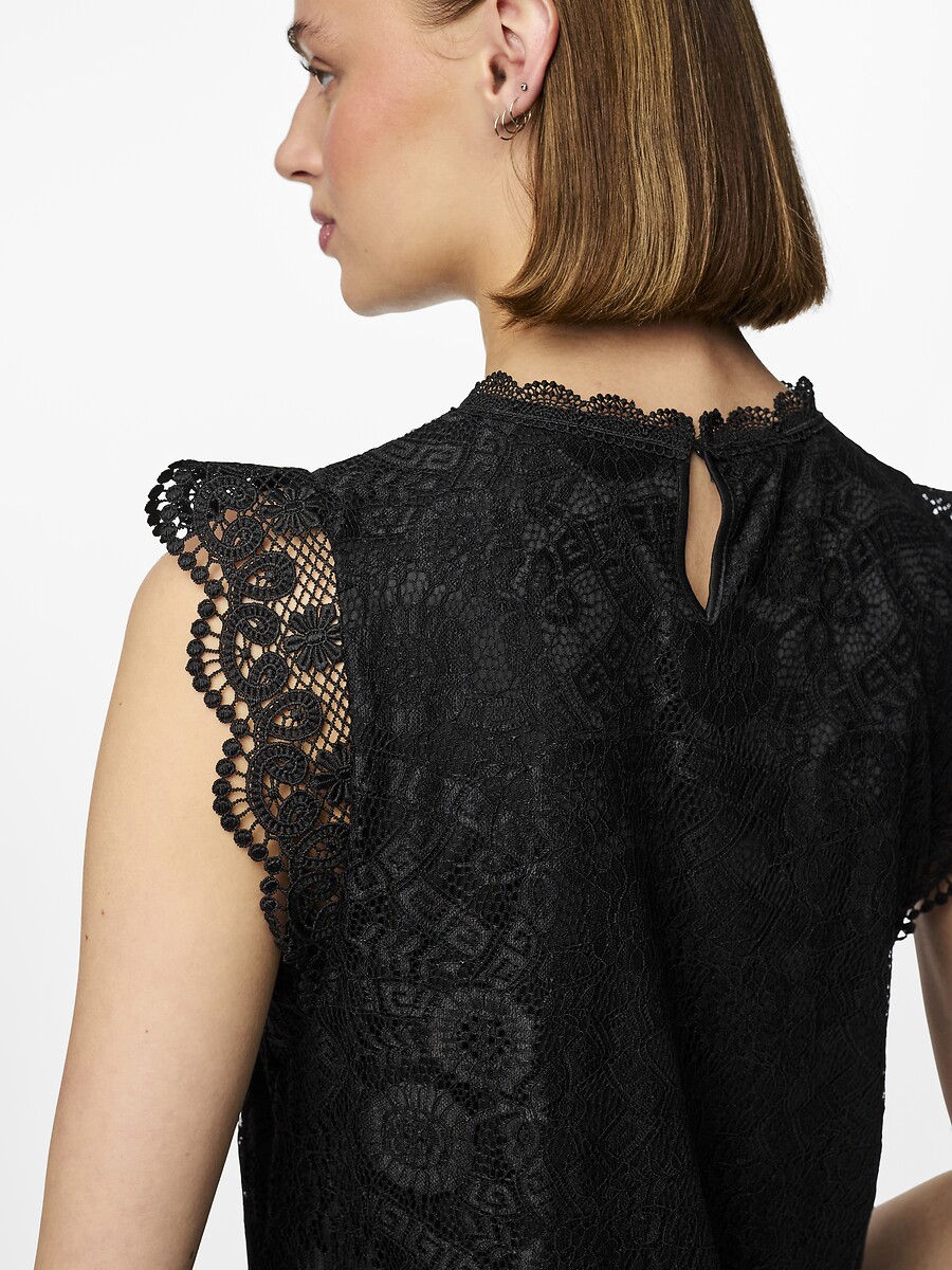 PEÇAS<br>Vestido de renda sem mangas