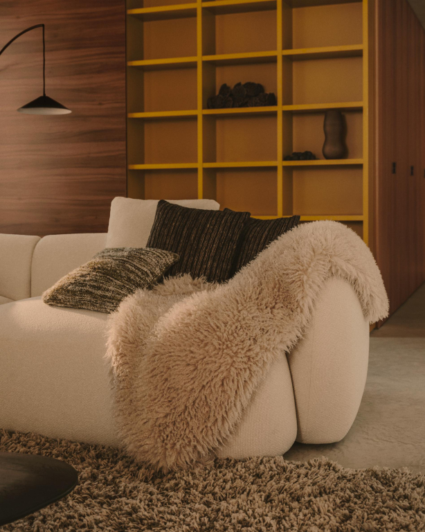 Kave Home Martina 3-zits bank met chaise longue rechts ecru