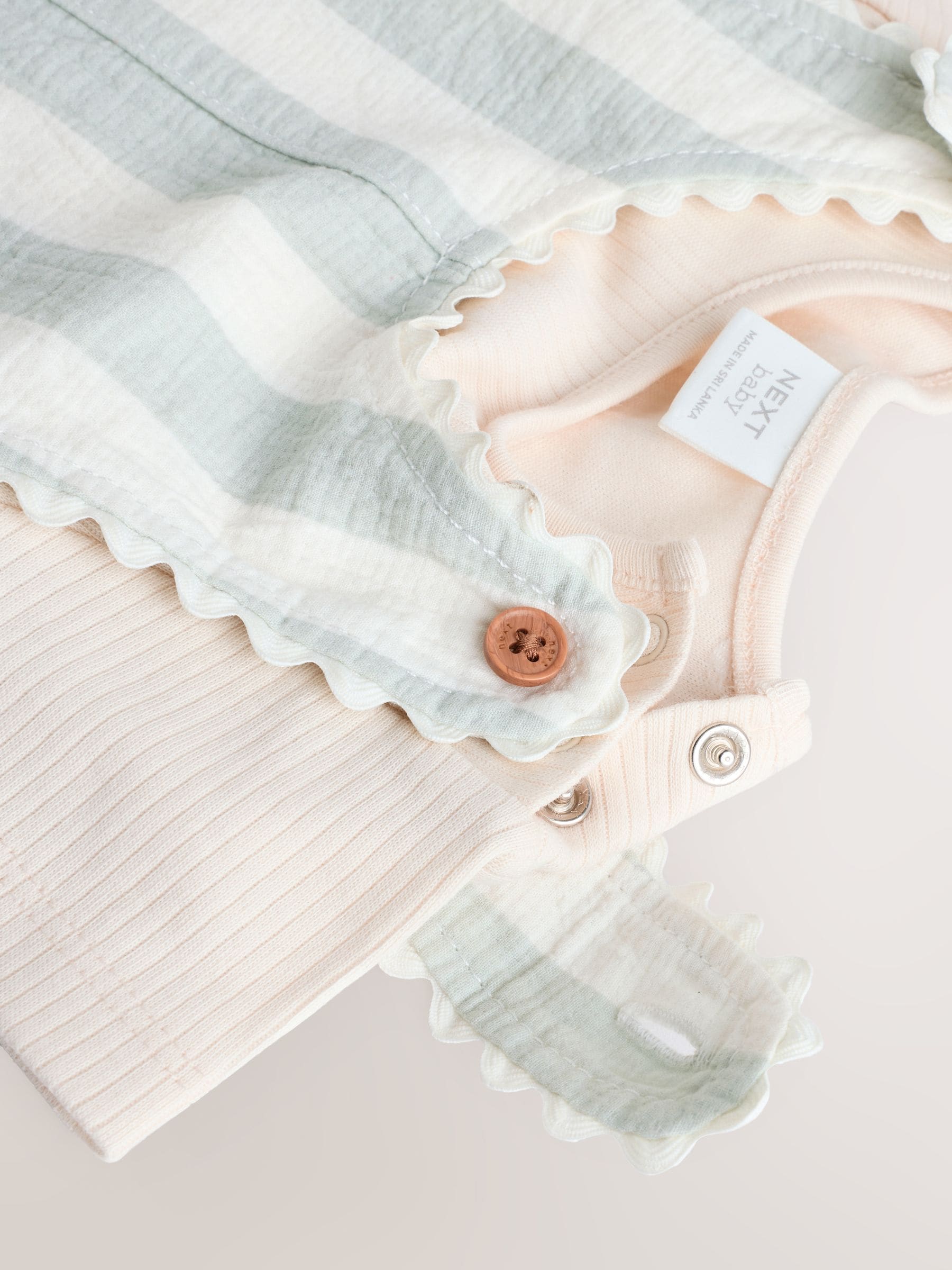 Mintgroen gestreept - Babyset van rompertje met korte mouwen en bretelbroek (0mnd -2jr)