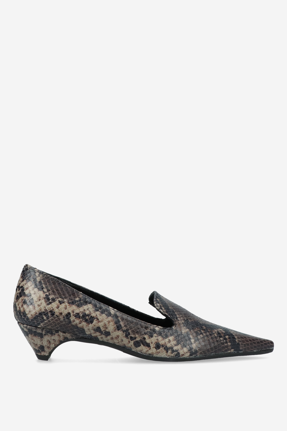 Pointed-toe leather pumps
