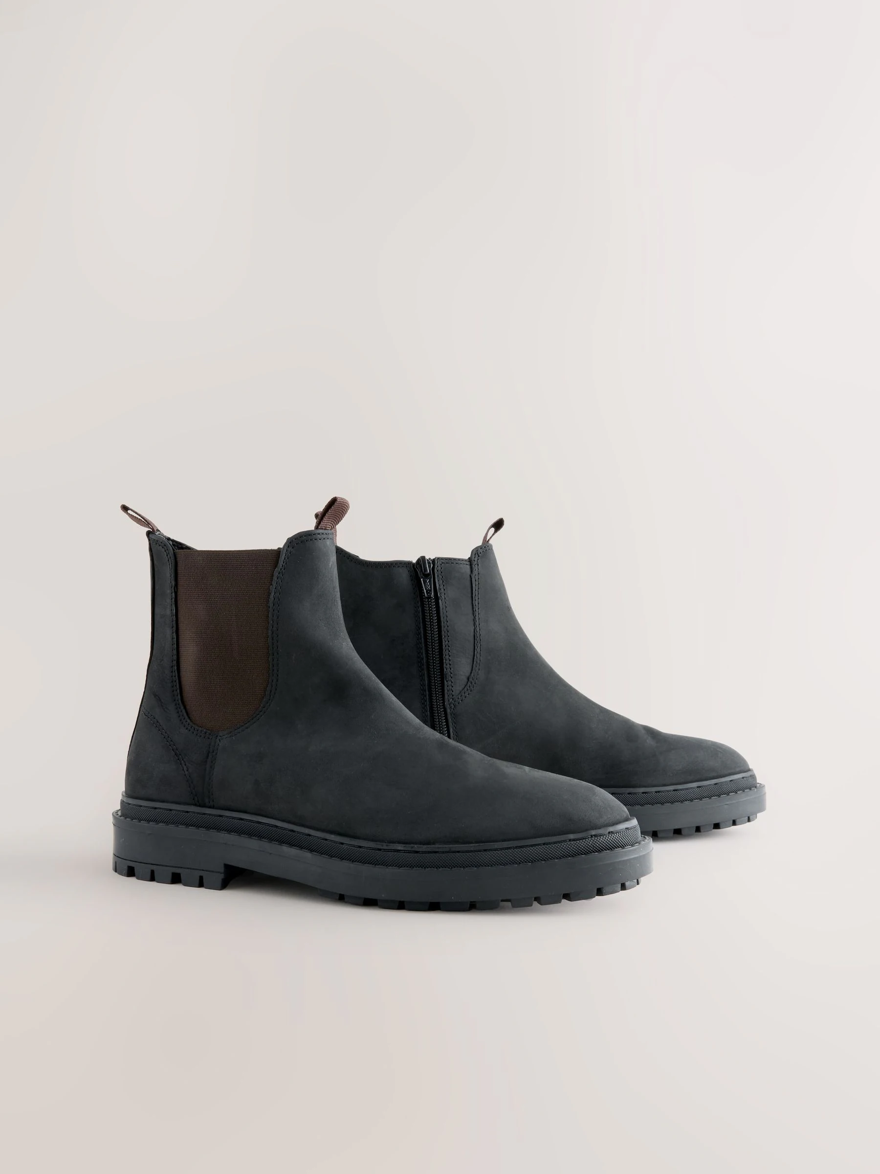 Black Oiled Leather - Forever Comfort® Round Toe Chelsea Boots