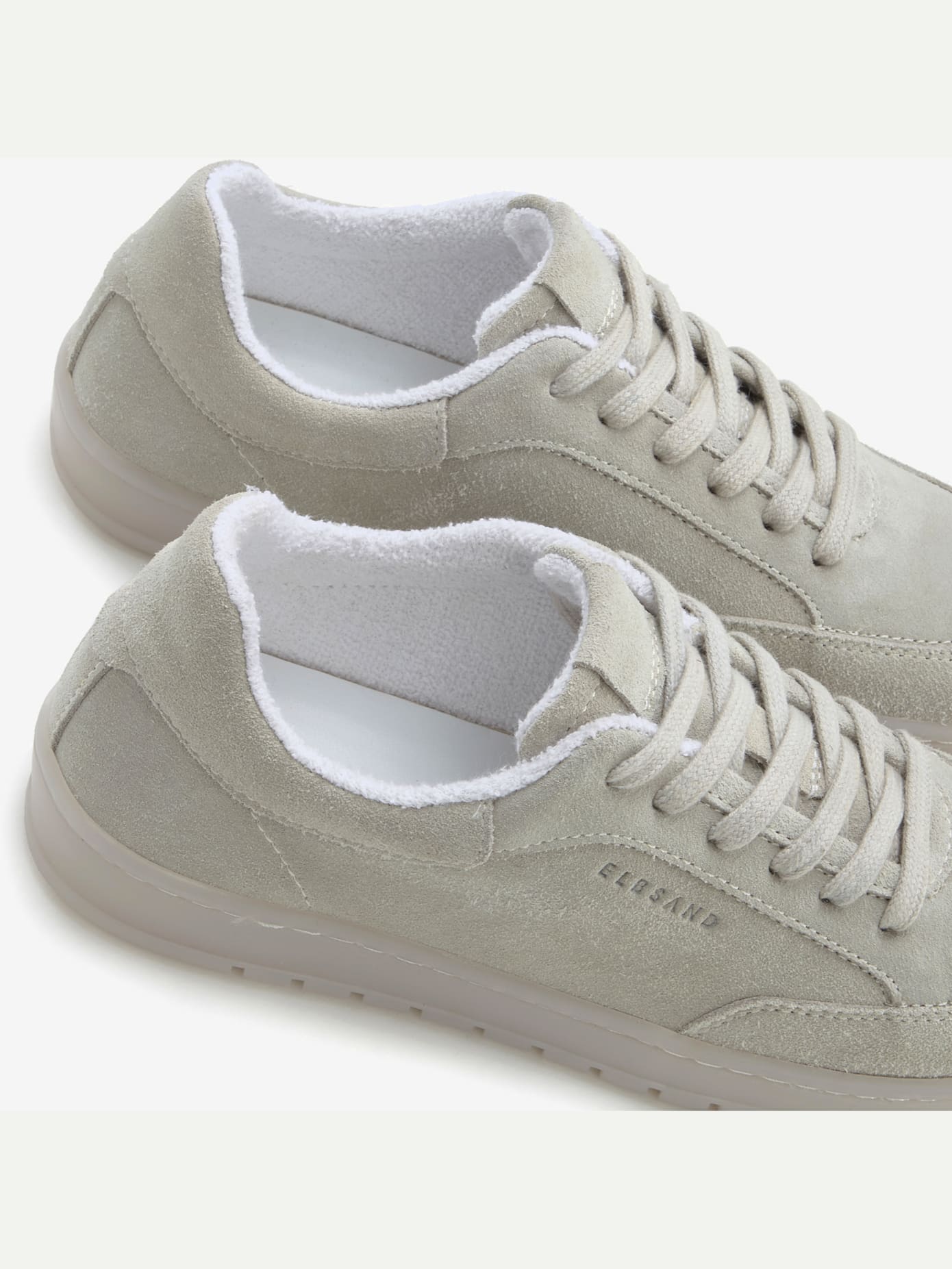 Baskets sneakers tendance et confortables en cuir doux de qualité
