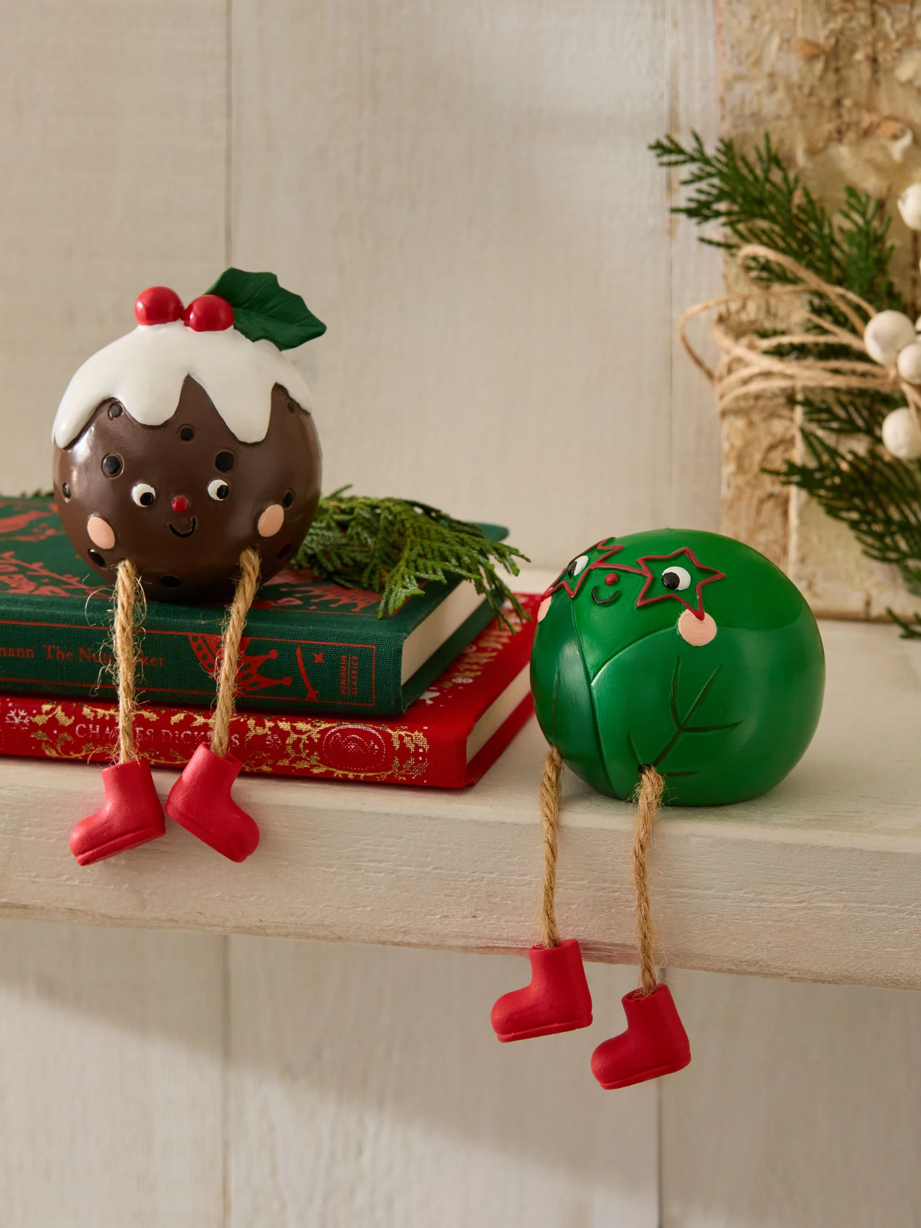Set van 2 Sprout- en Pudding-Kerstmis Ornamenten met bungelende pootjes