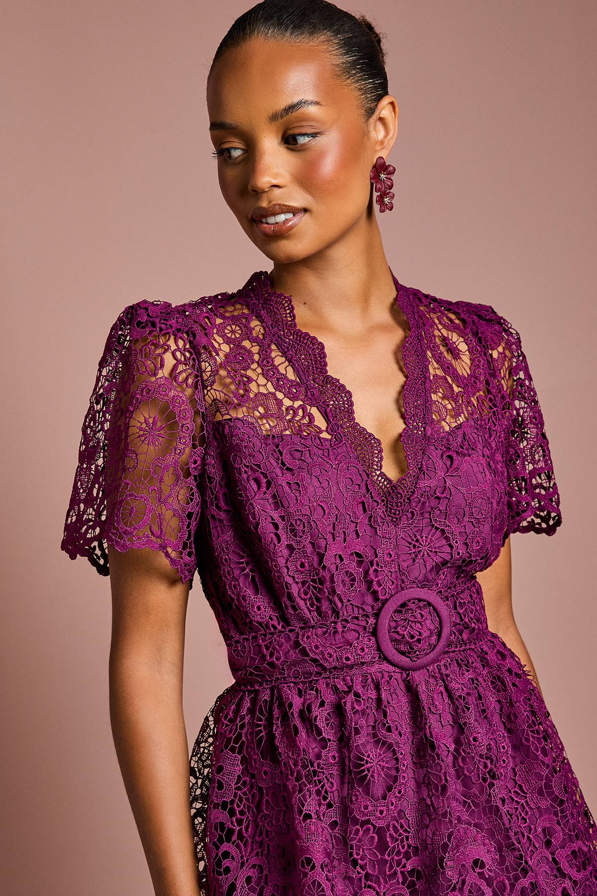 Coast Robe Midi en Dentelle à Manches Courtes et Col V Étagée Petite