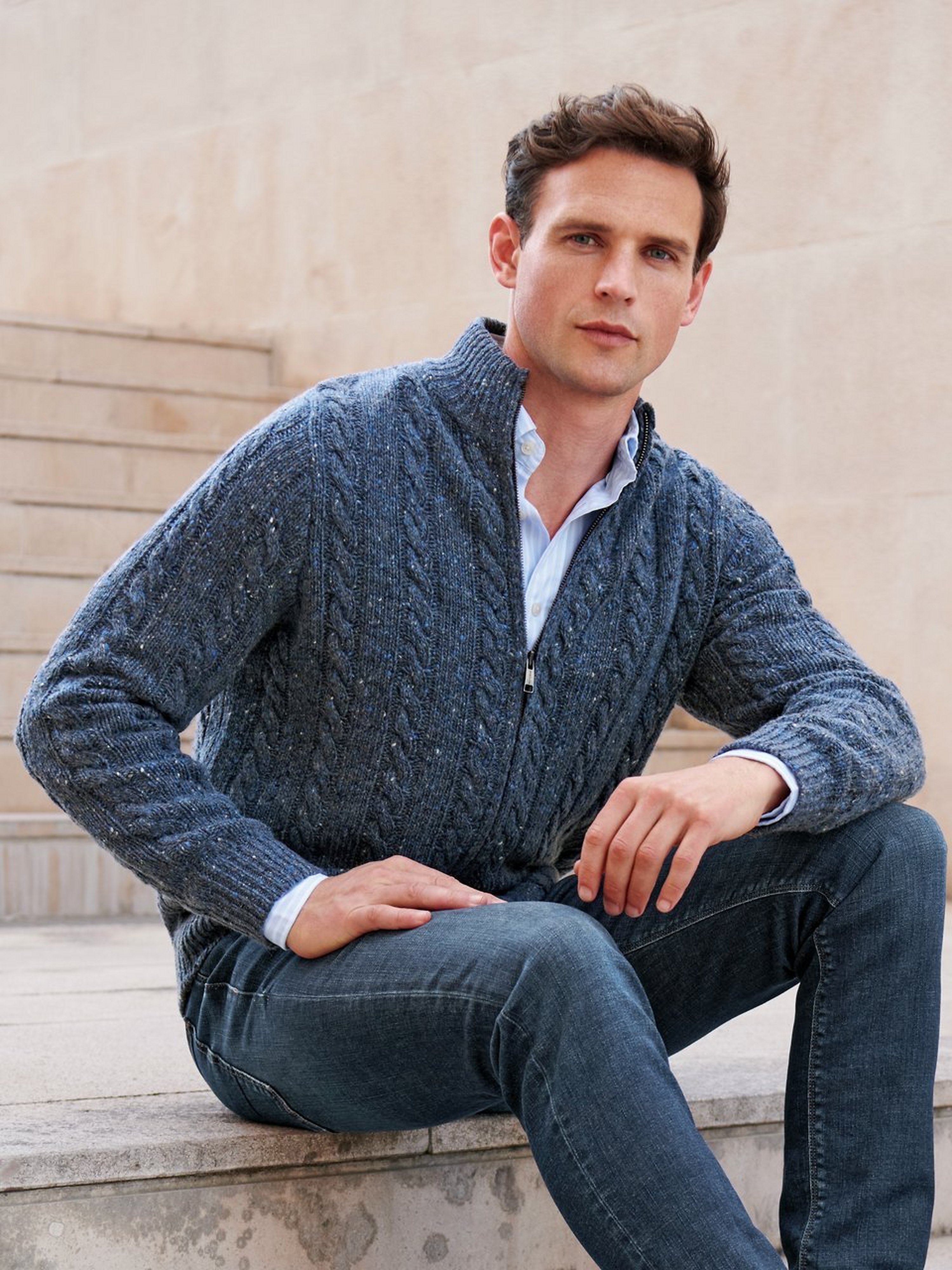 Strickjacke mit Stehkragen