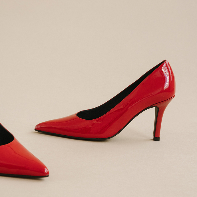 Escarpins à bouts pointus  en cuir vernis rouge