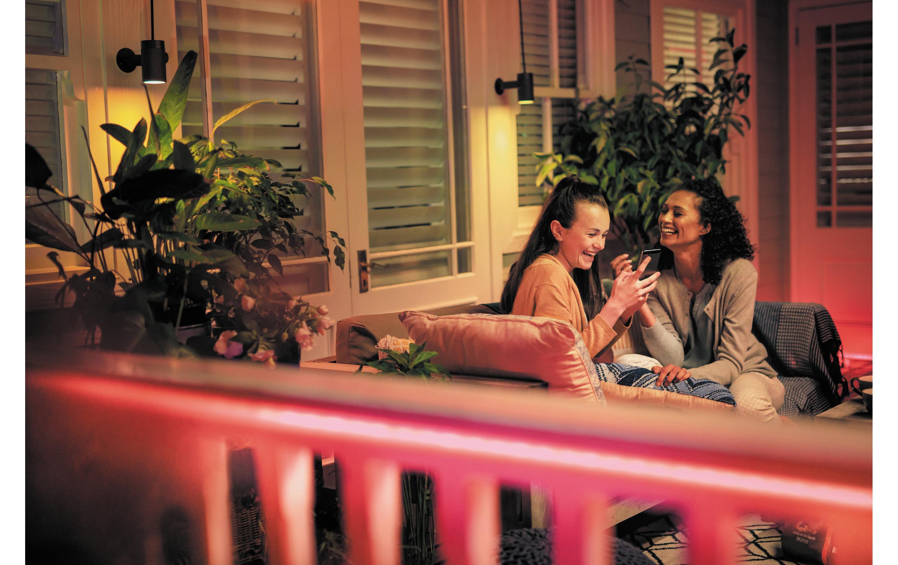 White & Color Ambiance Lightstrip Outdoor 2m Niedervolt<br>Philips Hue Lightstrip Outdoor 2 m White & Color Ambiance