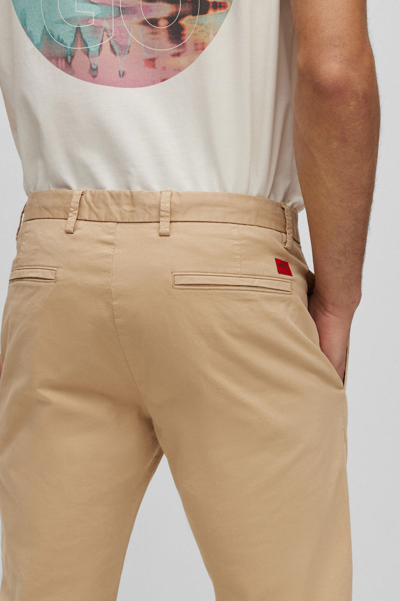 Calça chino slim fit com bolsos - bege