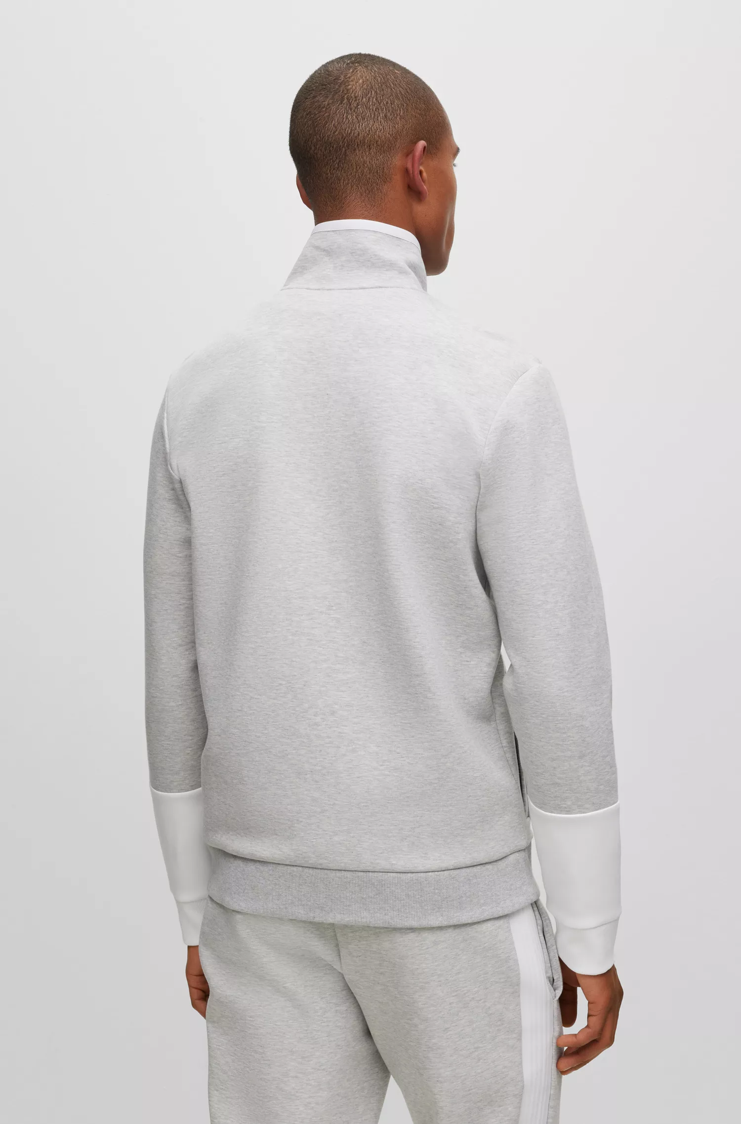 Moletom BOSS verde com zíper e detalhes em fita.
