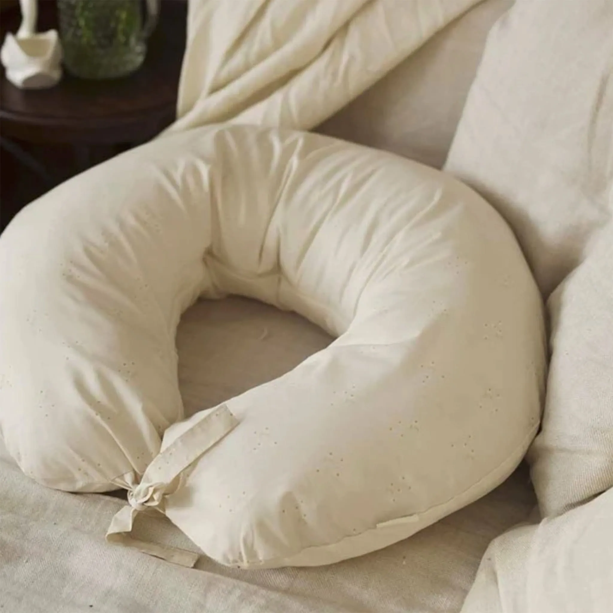 Avery Row Coussin d'Allaitement - Wild Chamomile