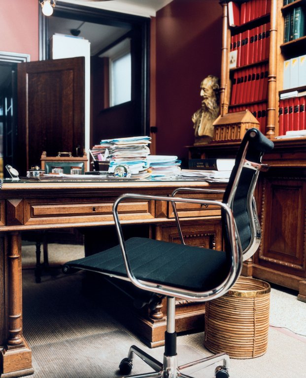 Vitra EA 117 bureaustoel Hopsak zwart, verchroomd, harde wielen