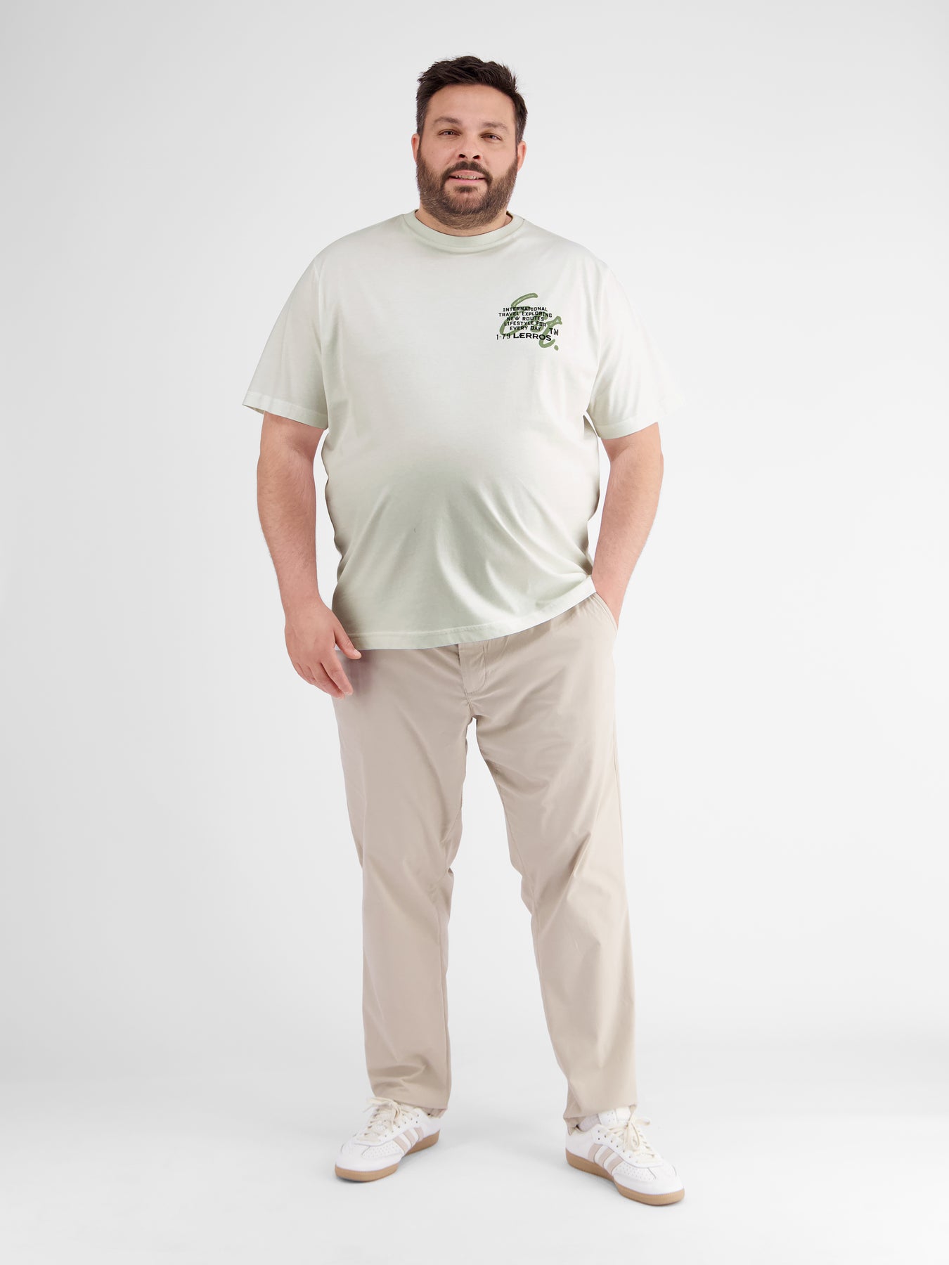 T-Shirt mit Brustprint in Großen Größen