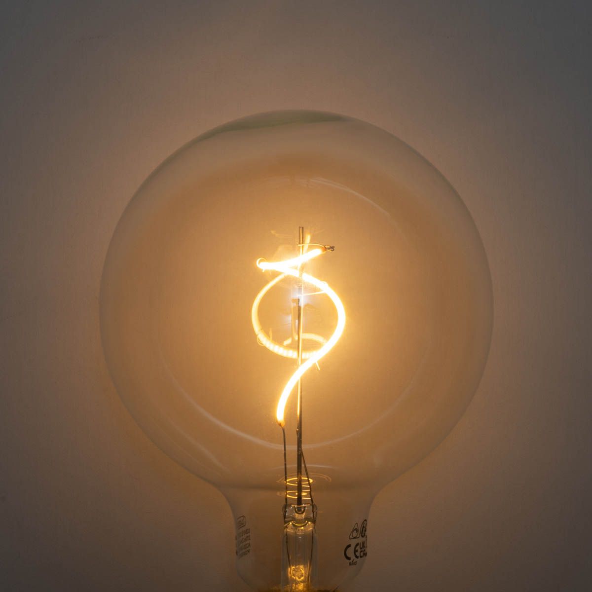 E27 dimbare LED spiraal filament G125 4W 270 lm 2200K