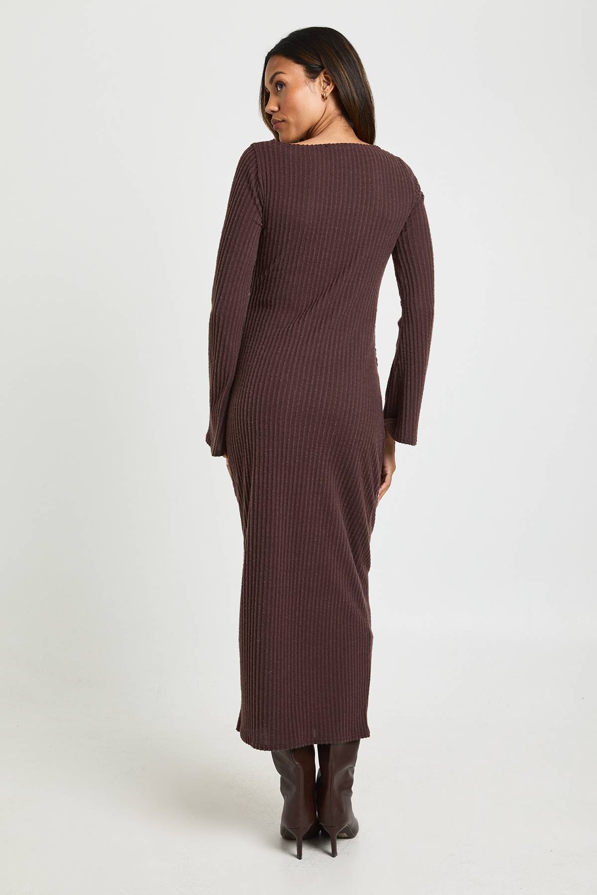boohoo Robe de Maternité Mi-Longue à Encolure Bardot