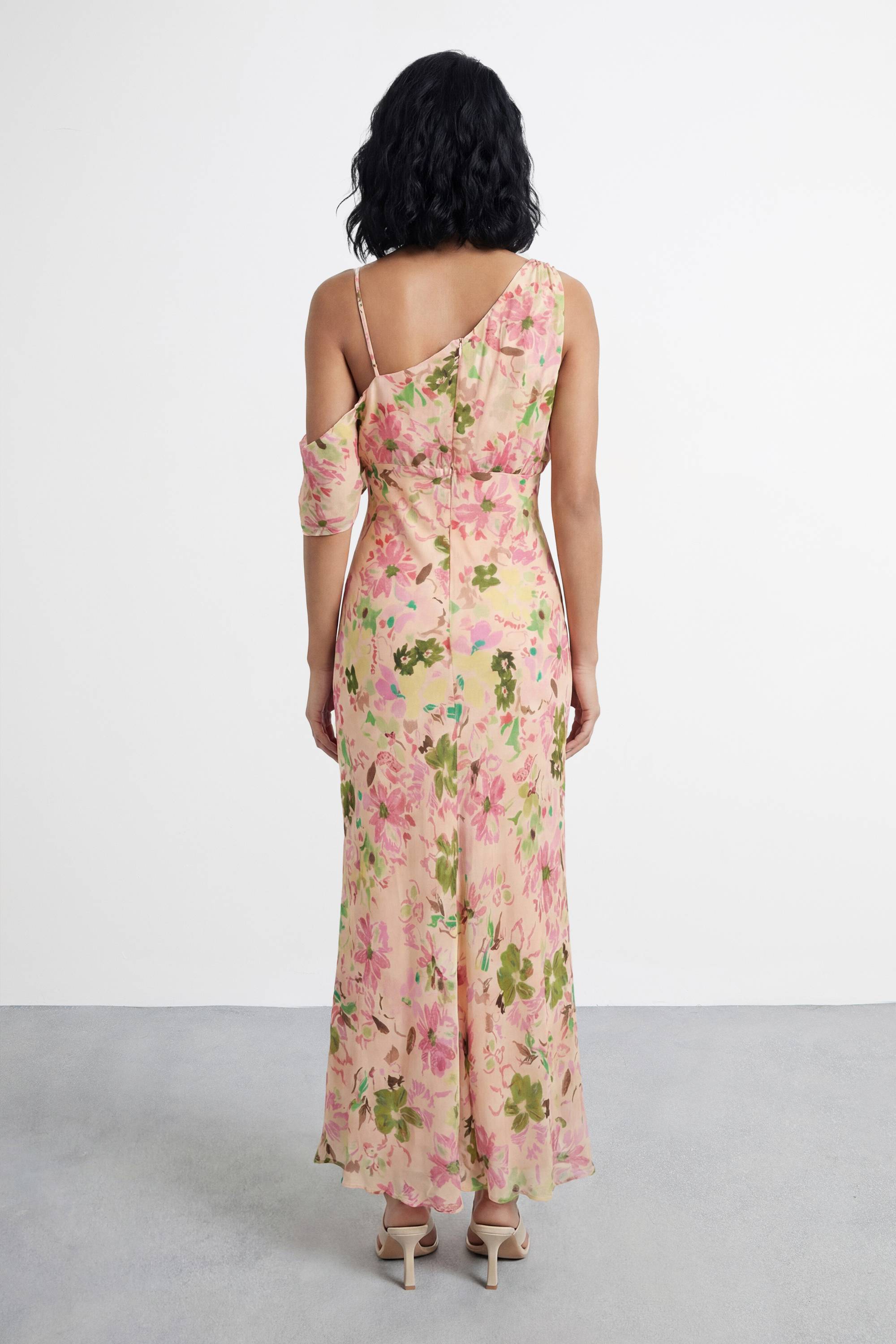 Warehouse Robe Midi Florale À Épaules Dénudées Avec Buste Torsadé