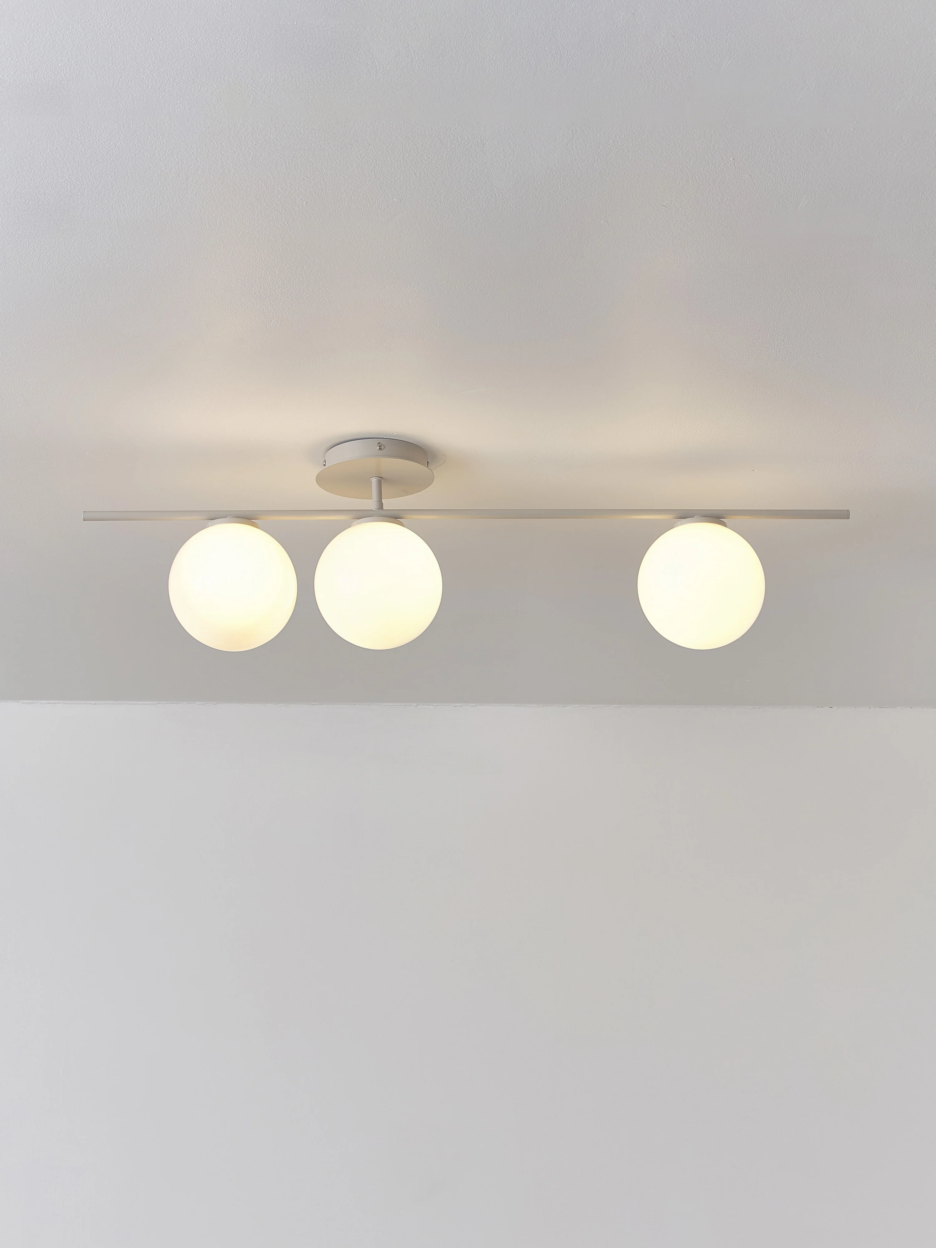 Plafondlamp Atlanta van opaalglas