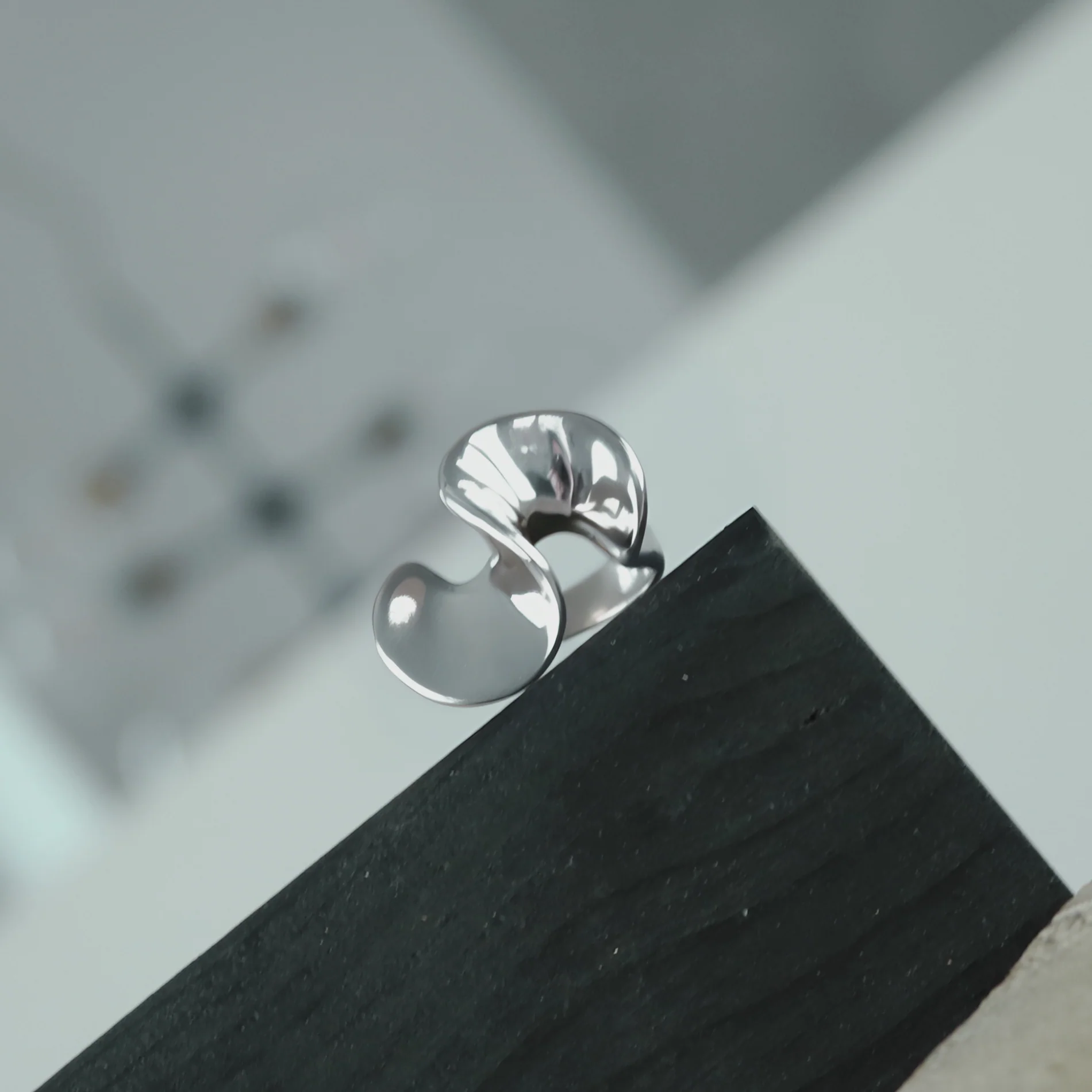 Dansk Copenhagen  Single Twist Statement ring, vandfast - sølvbelagt