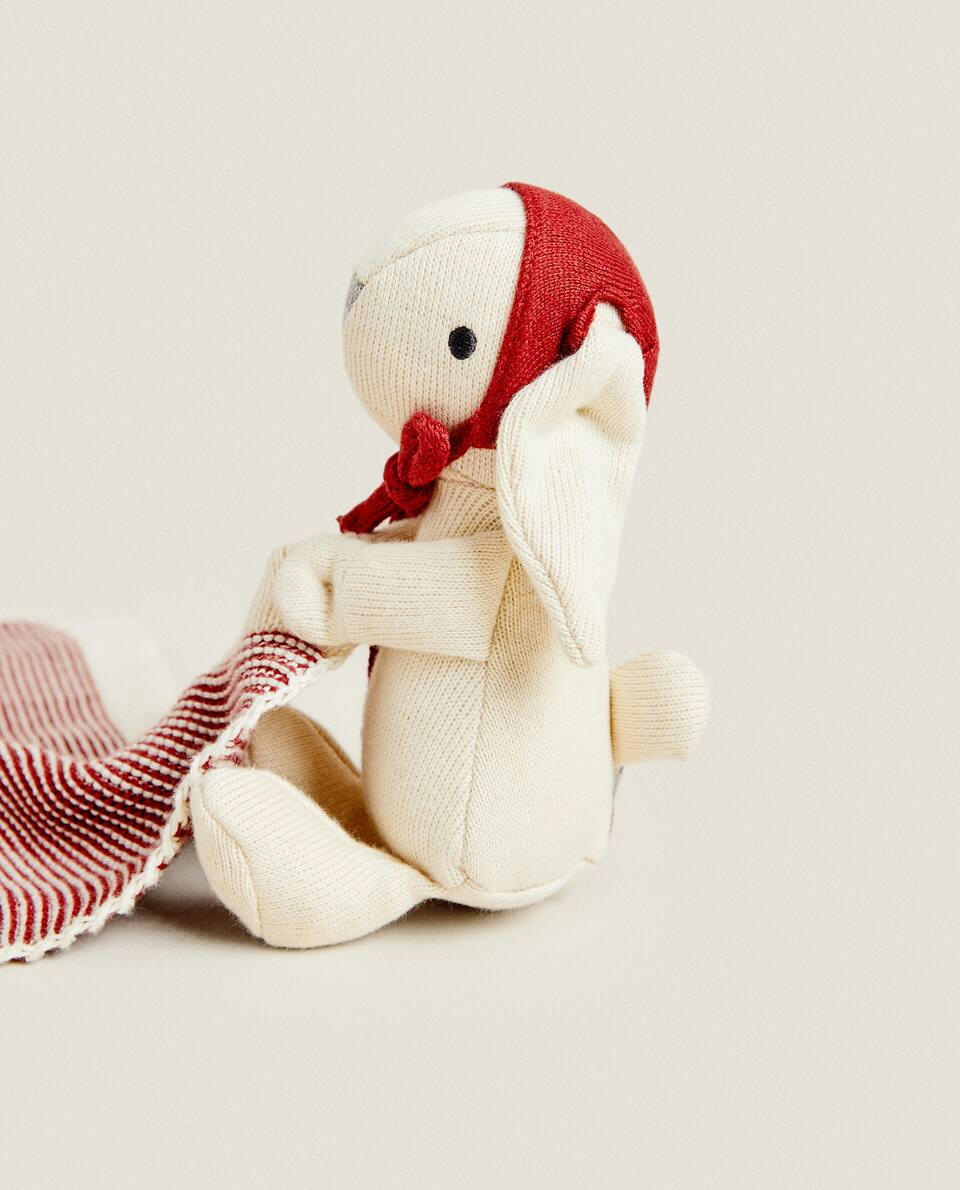 COELHINHO DE PELÚCIA FOFINHO COM CHAPÉU DE NATAL