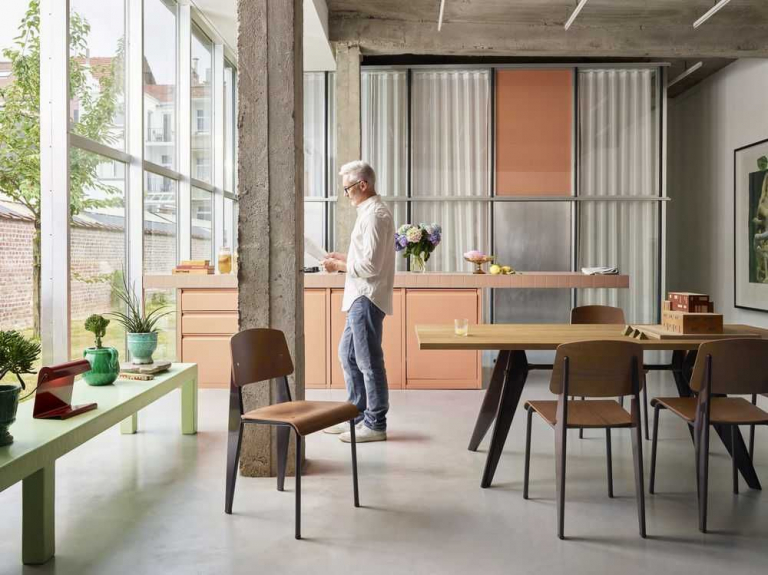 Vitra Lampe de bureau tafellamp diepzwart