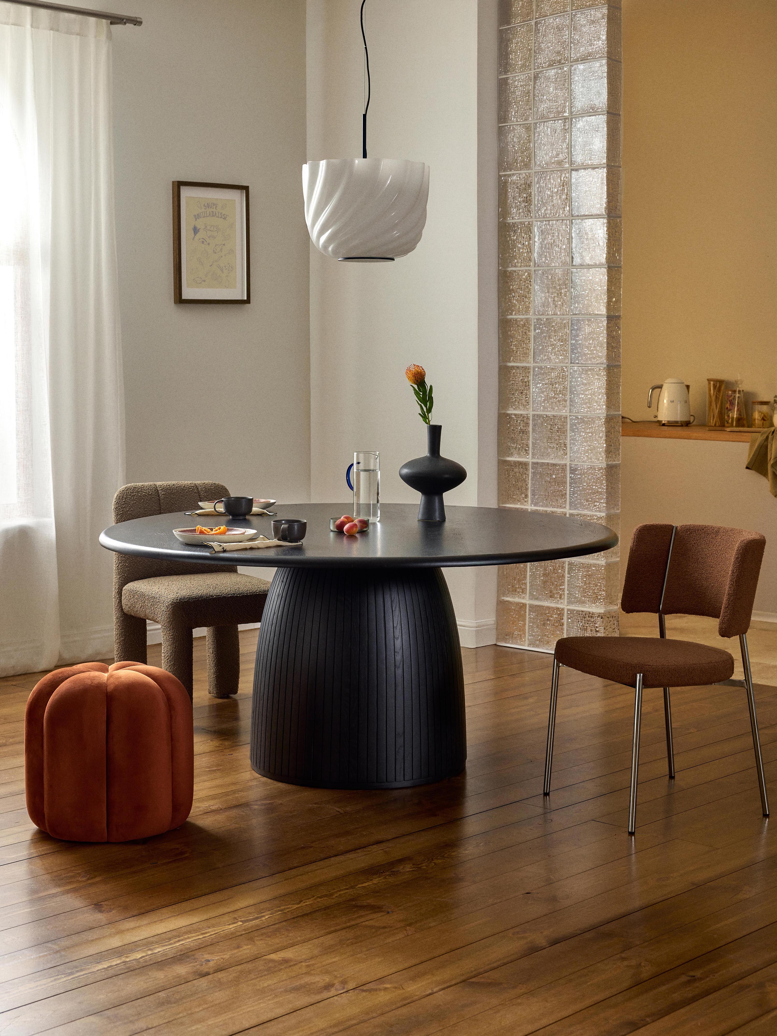 Ronde eettafel Nelly met groefstructuur, in verschillende formaten