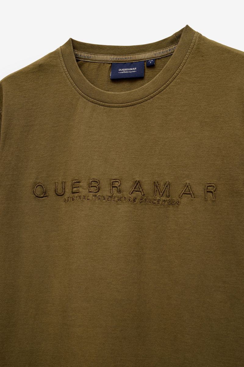 T-SHIRT COM BORDADO QUEBRAMAR