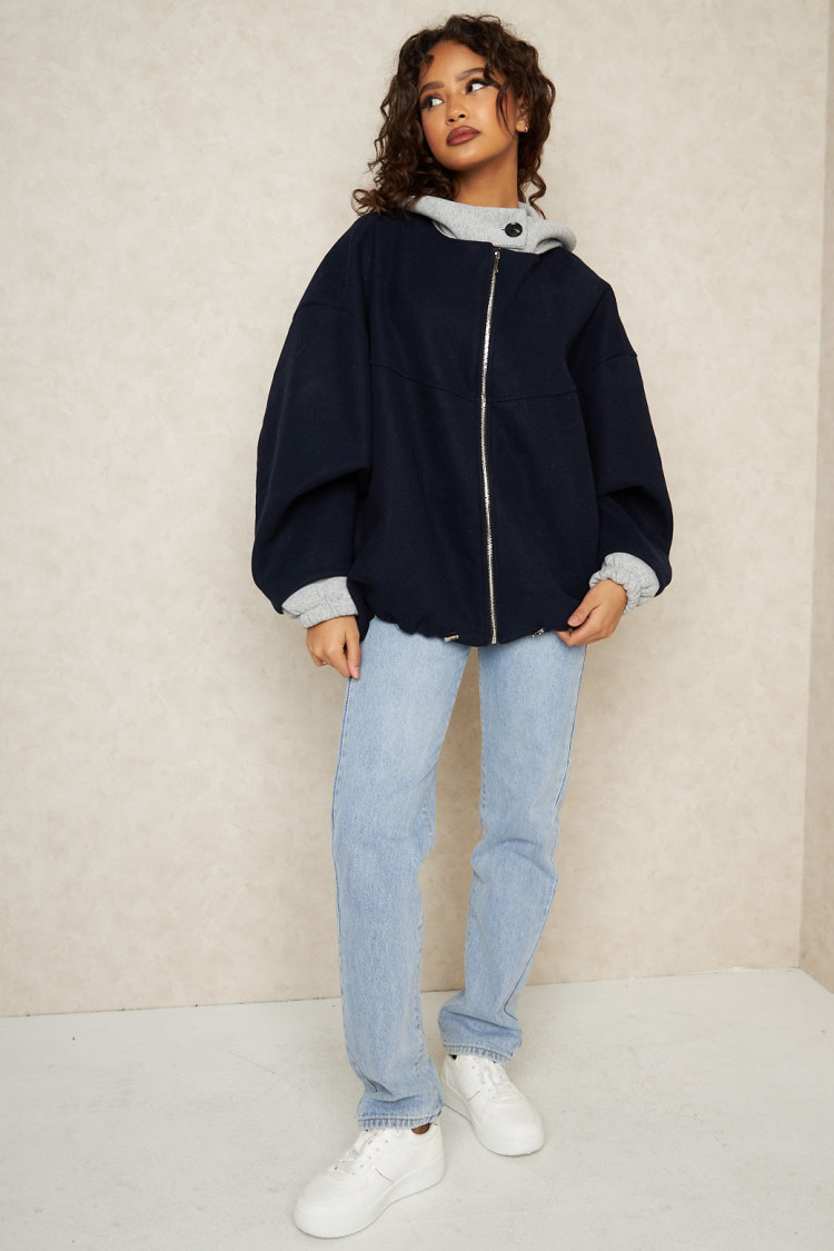 Veste à capuche bleu foncé et grise