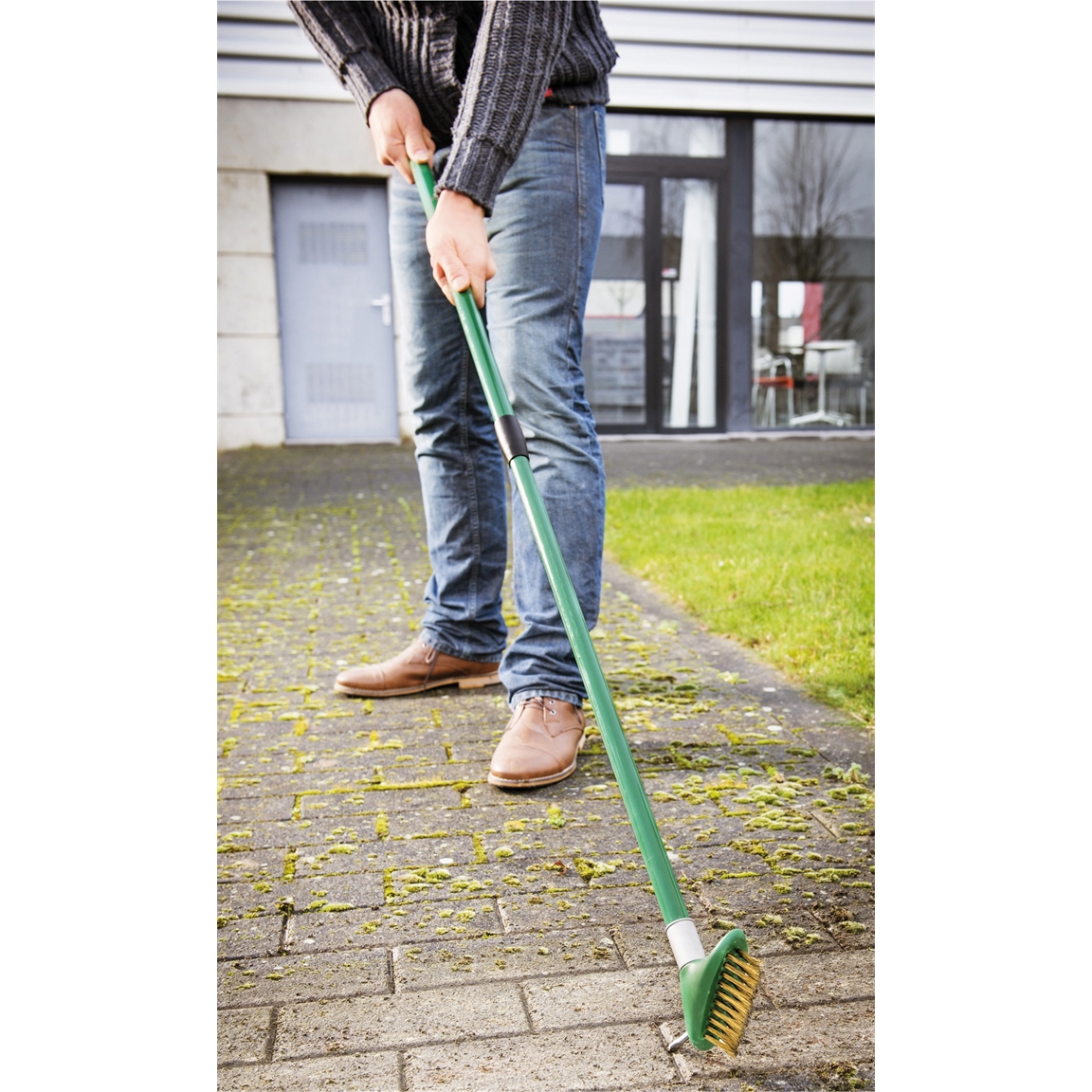 Brosse à désherber pour terrasse