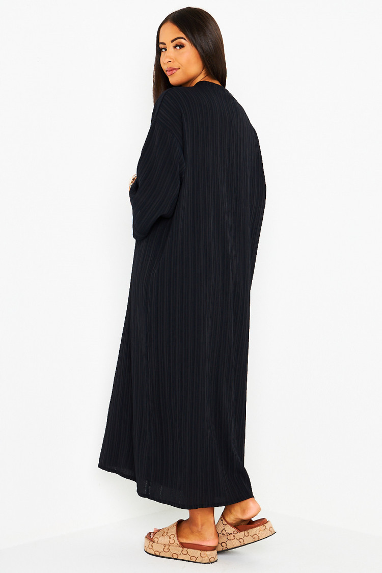 Robe noire longue à couture en relief