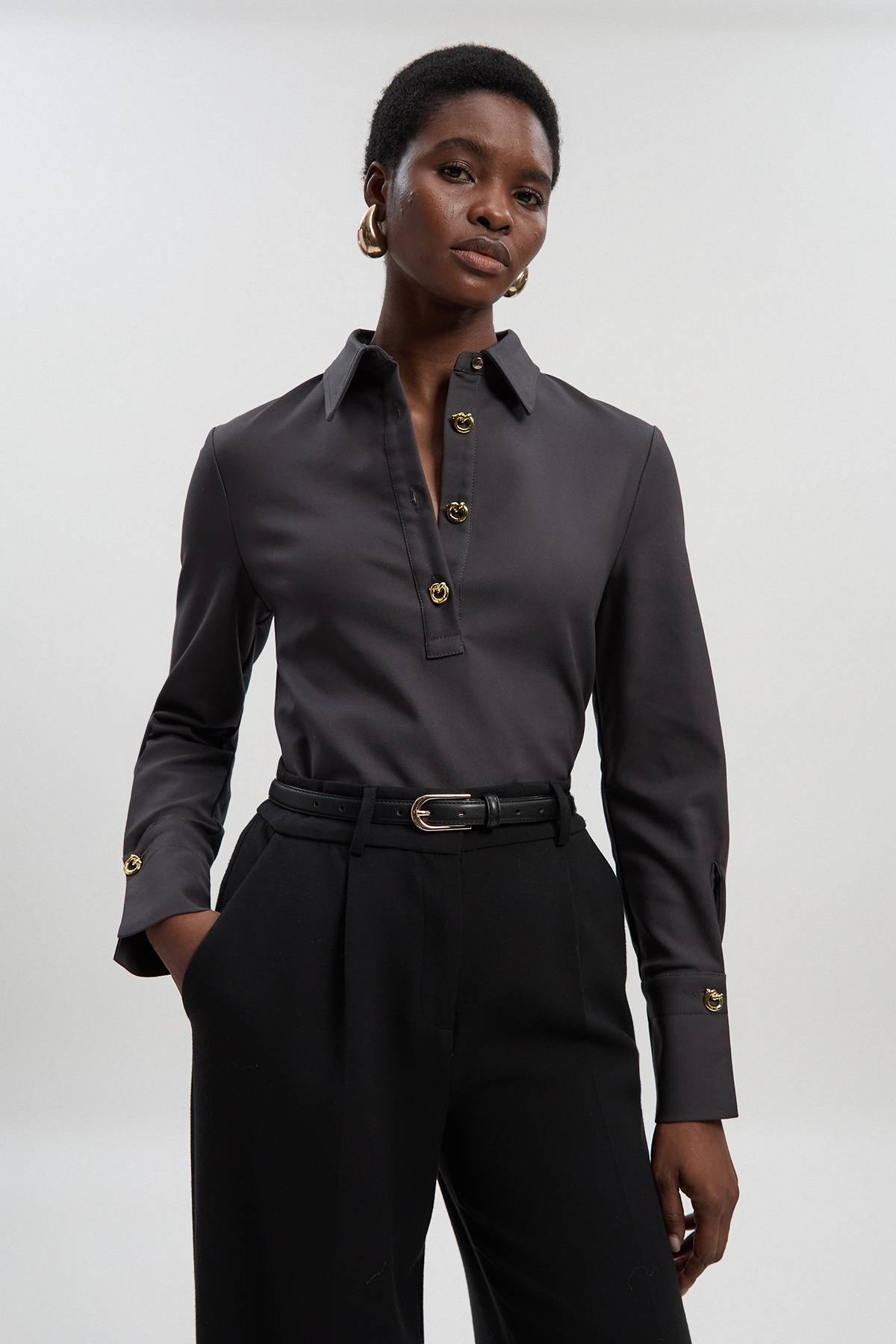 KarenMillen Chemise Manches Longues en Coton Techno avec Détail Fermoir Argenté