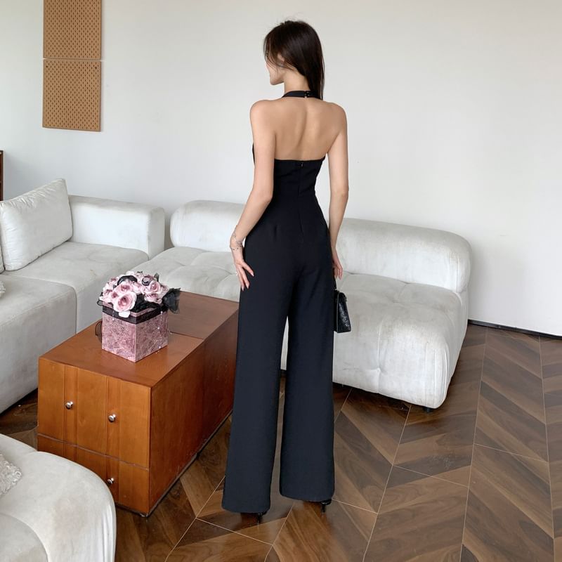 Yilda - Halter V-hals jumpsuit met wijde pijpen en effen uitsnijding
