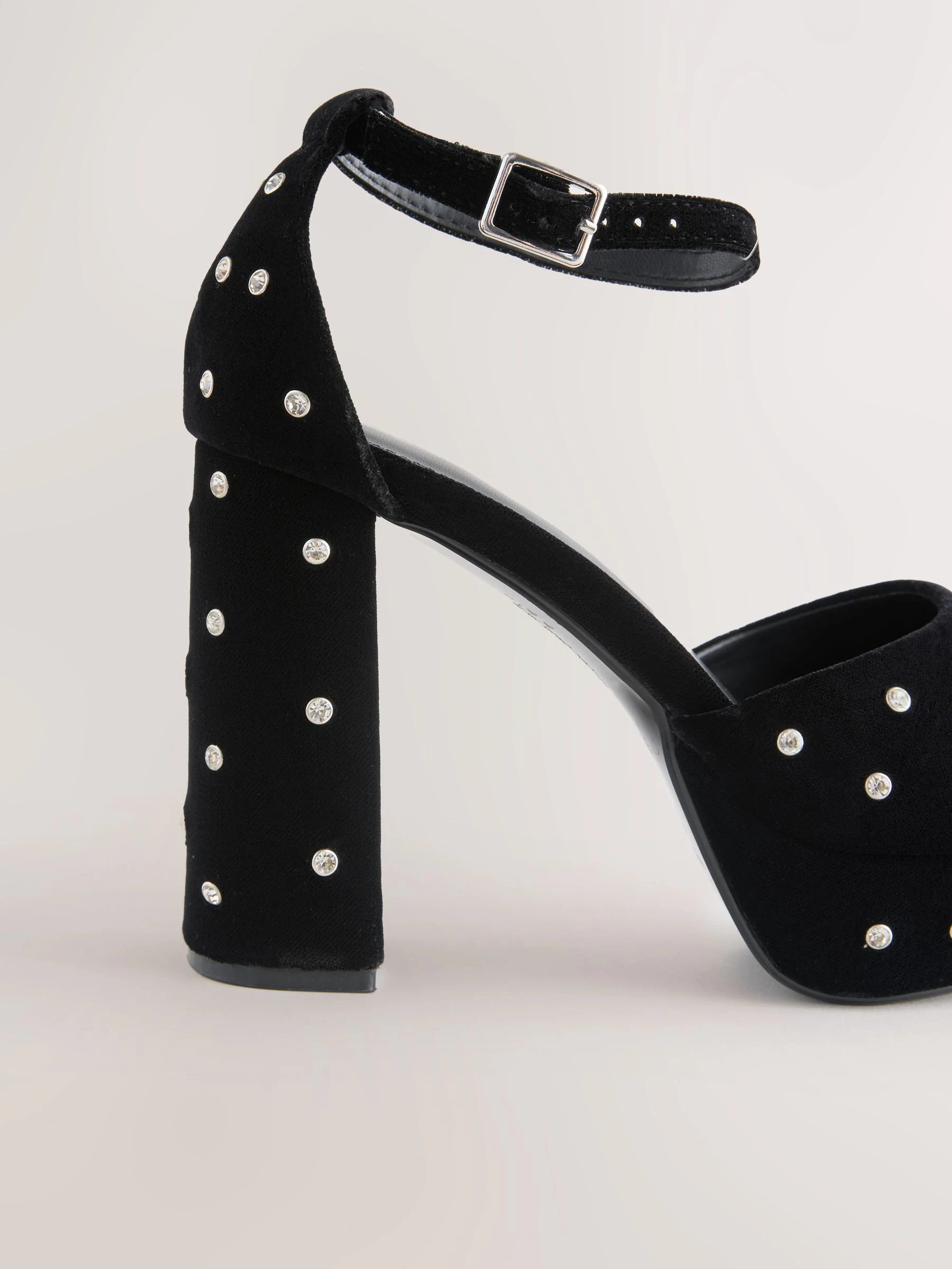 Zwart fluweel - Forever Comfort® Velvet Studded Plafrom Two-Part Block Heels