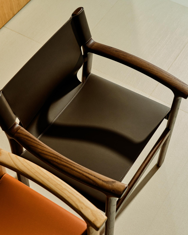 Kave Home Jan eetkamerstoel walnoot, donkerbruin gerecycled leer
