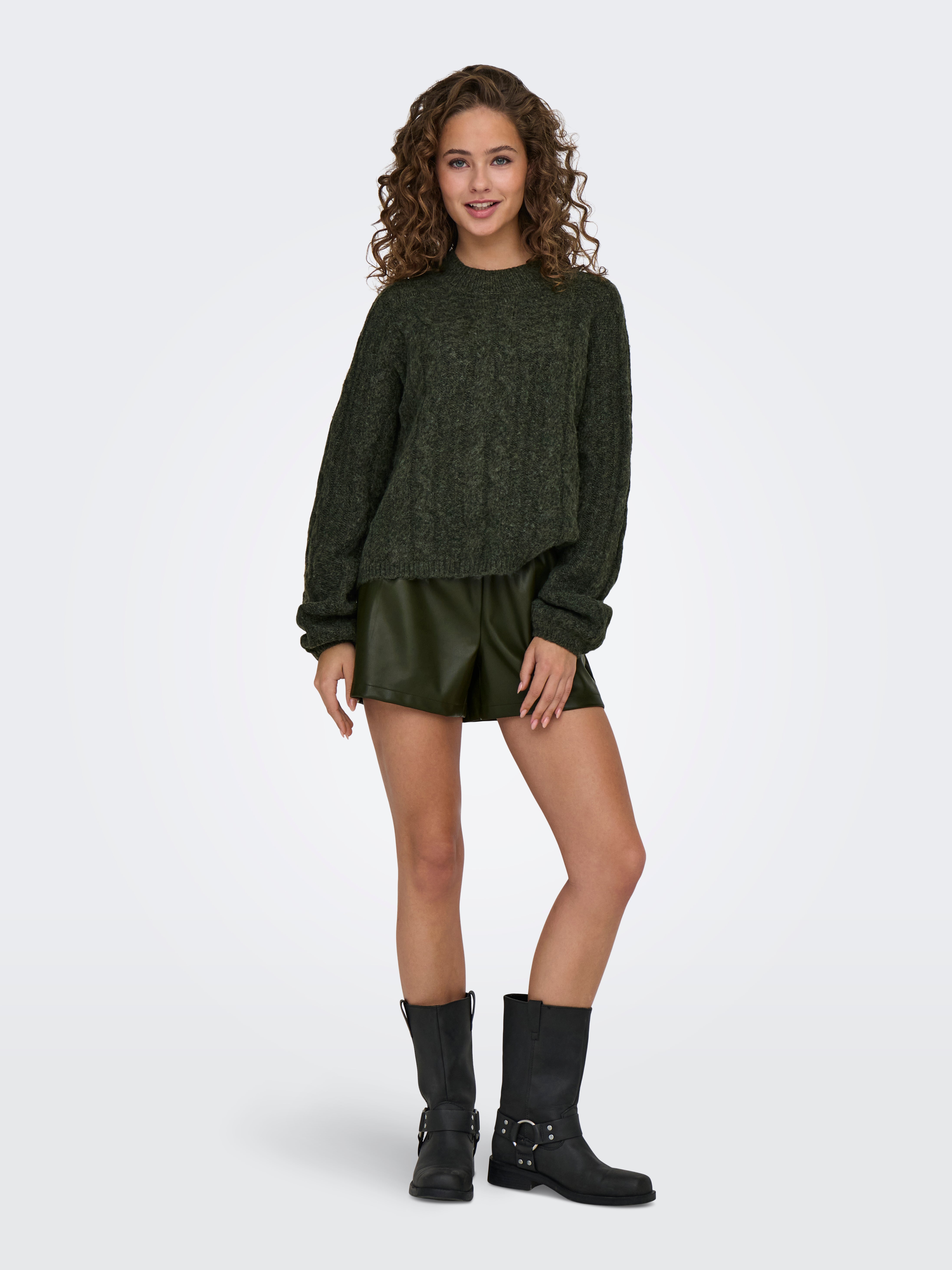 JDYALAIA Mittlere Taille Normal geschnitten Kunstledershorts Forest Night
