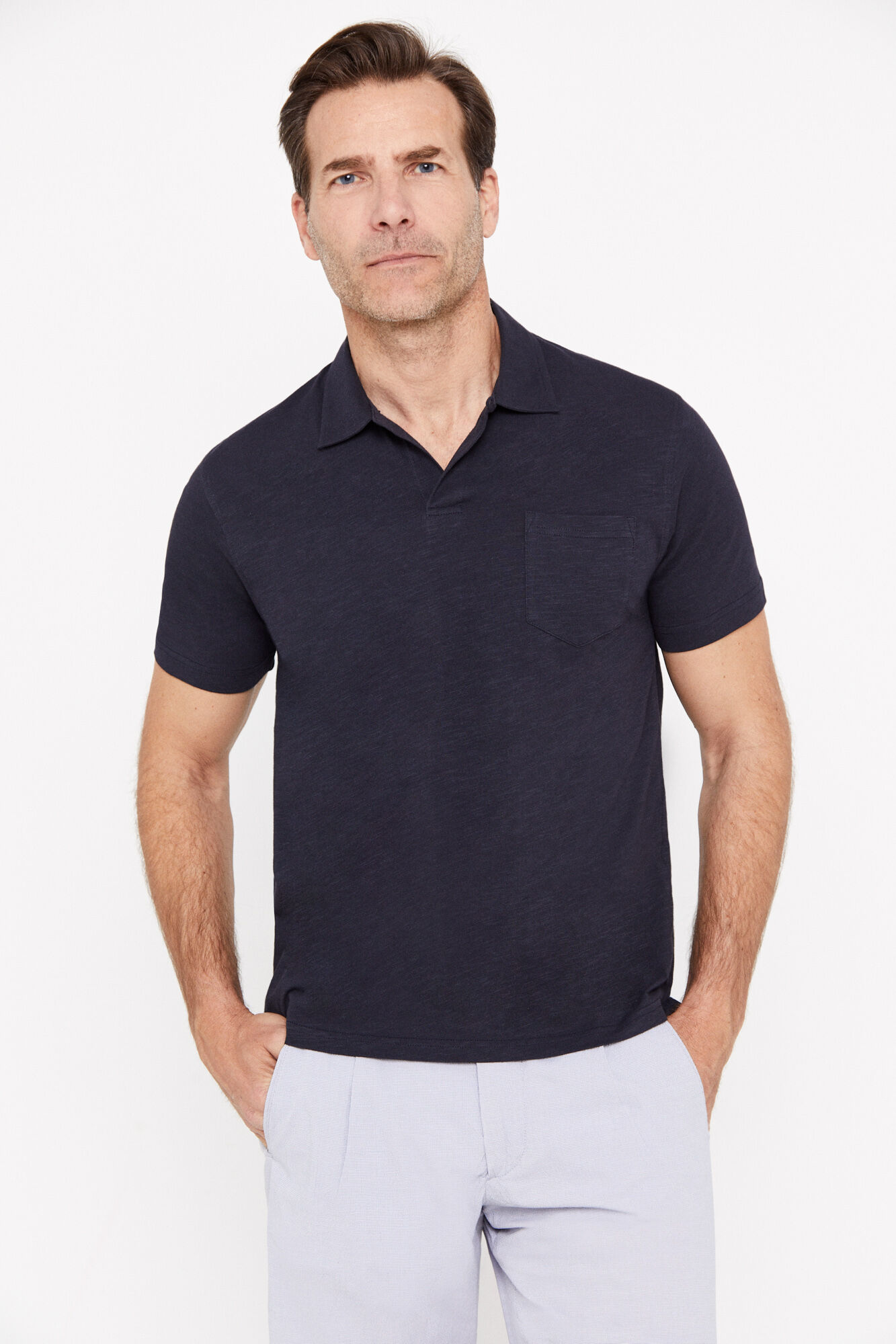 Camisa polo com colarinho aberto e bolsos - Azul Marinho