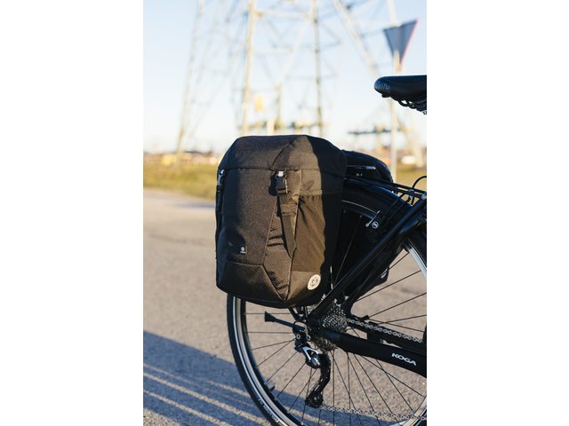 AGU Performance Essentials DWR Large Black