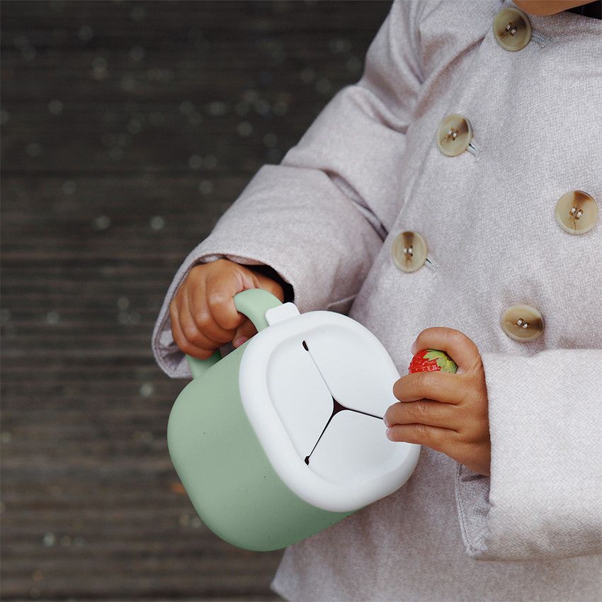 Tasse Pick & Snack en silicone sage green - Ecru