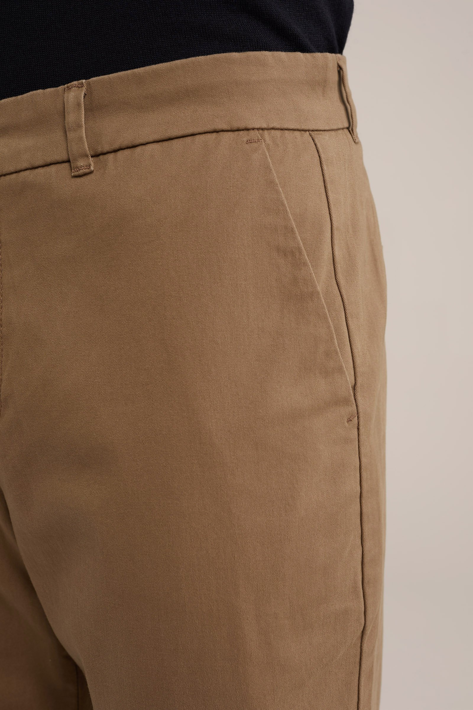 regular fit chino met stretch Fundamentals Lichtbruin