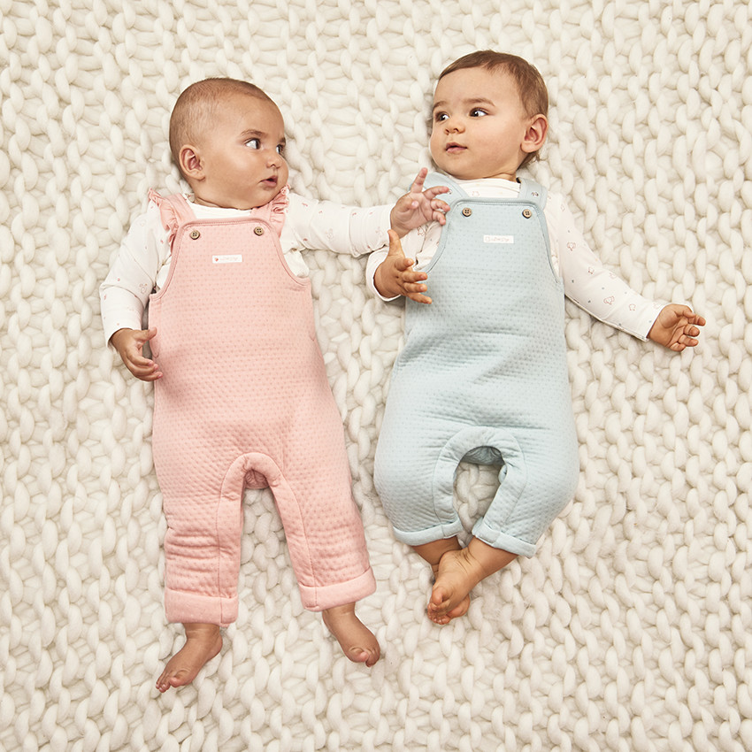 Ensemble 2 pièces matelassé avec salopette pour bébé
