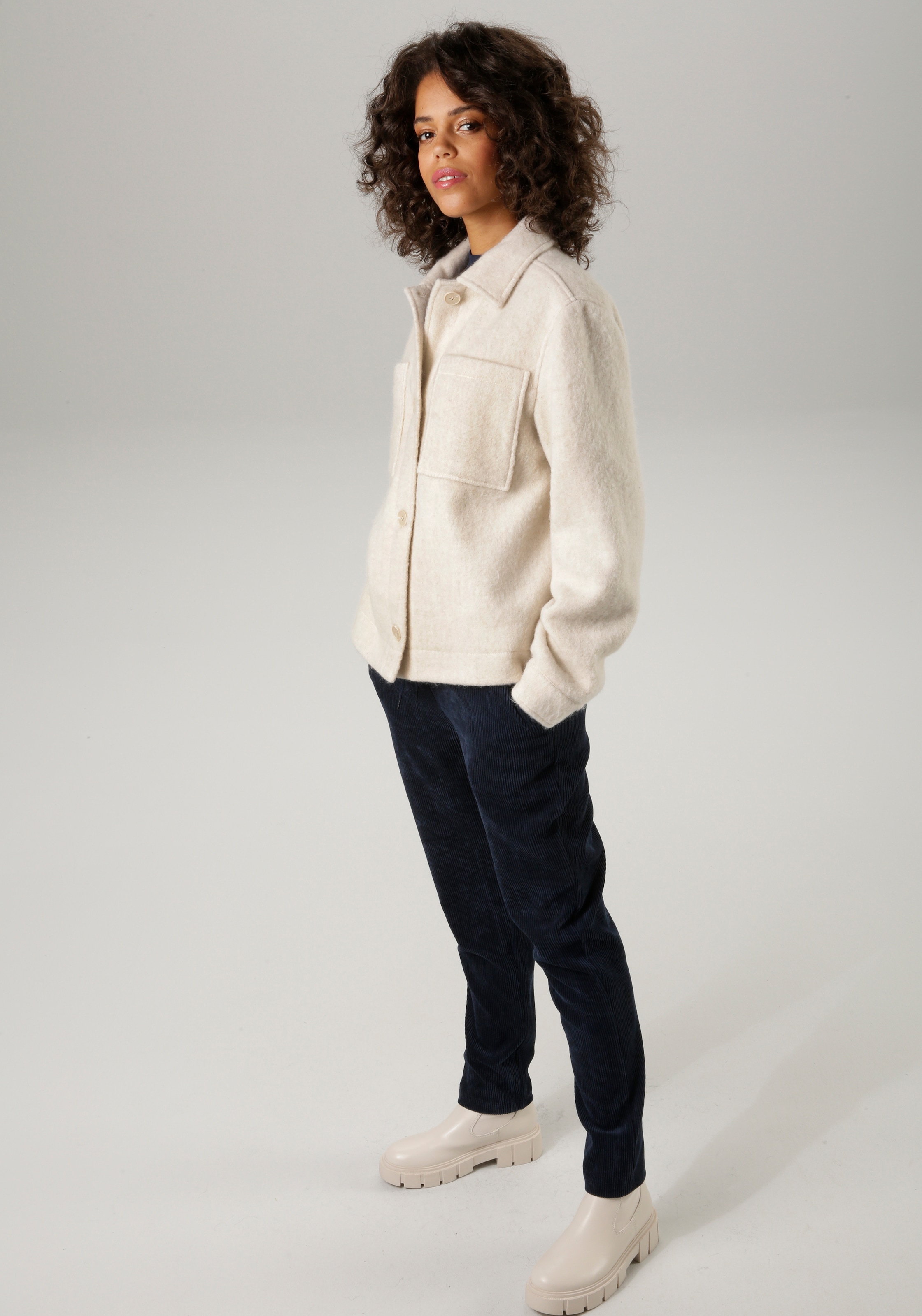 Aniston CASUAL Fleecejacke mit tonigen Knöpfen zu schliessen