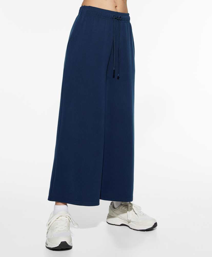 Calça cropped de pernas largas em modal macio ao toque