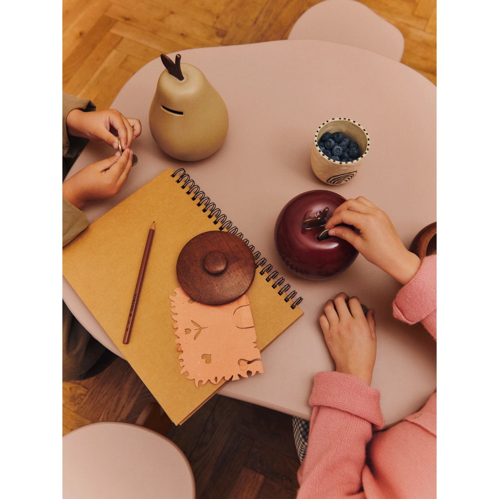 Køb Ferm Living Deep Red Apple Sparebøsse