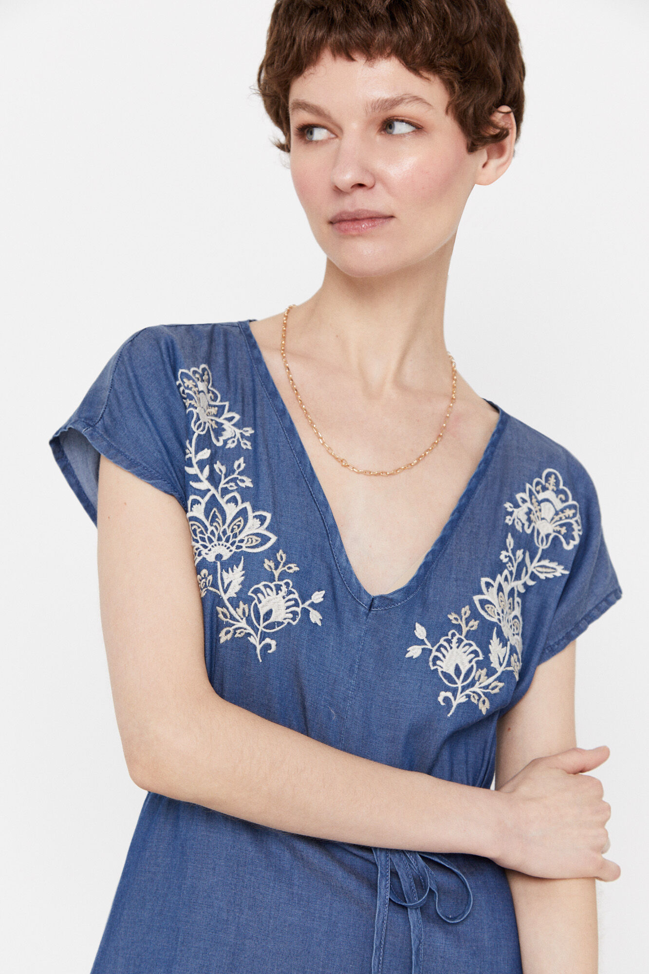Vestido bordado em tencel - Azul