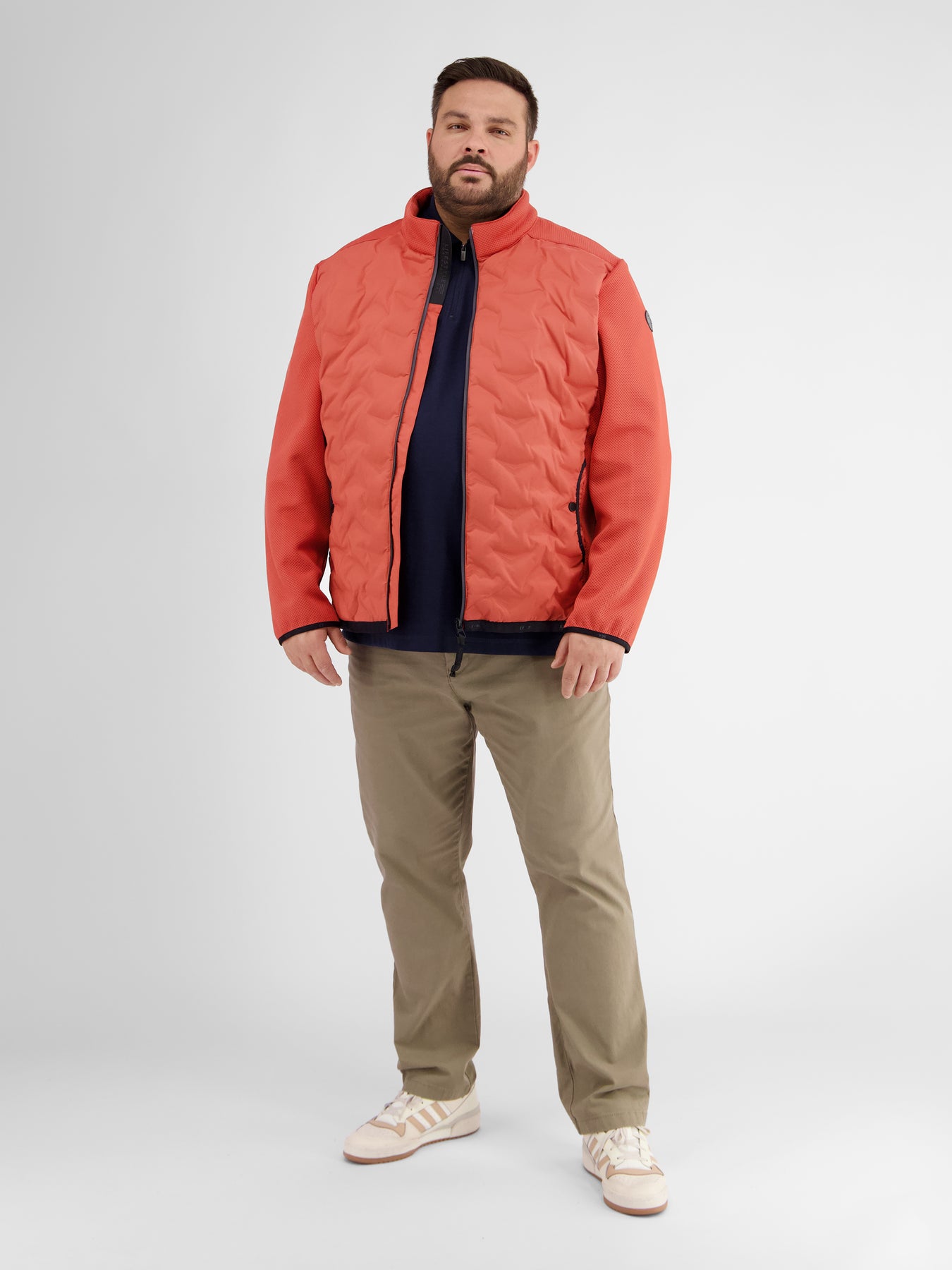 Sportliche Hybrid-Jacke