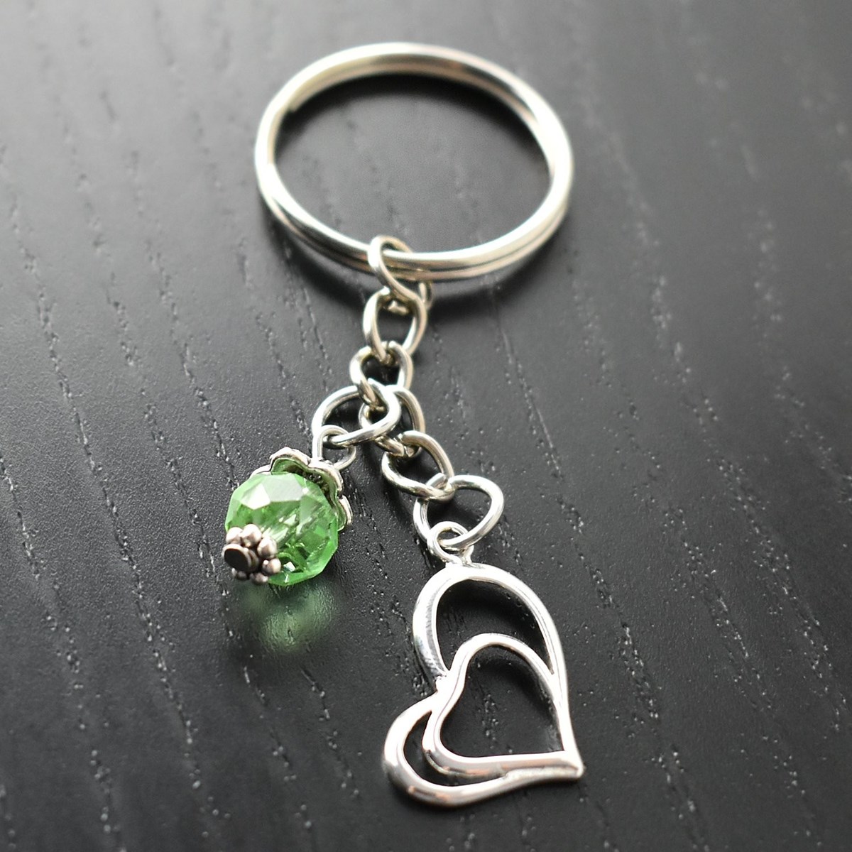 Porte-clés coeur argenté et perle à facettes verte