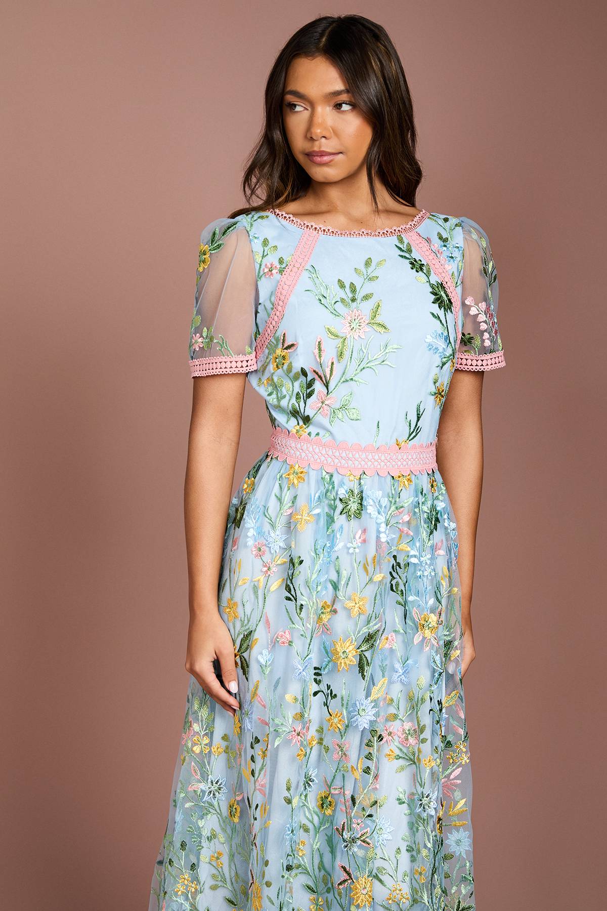 Coast Robe Mi-longue en Maille Brodée avec Détails de Dentelle