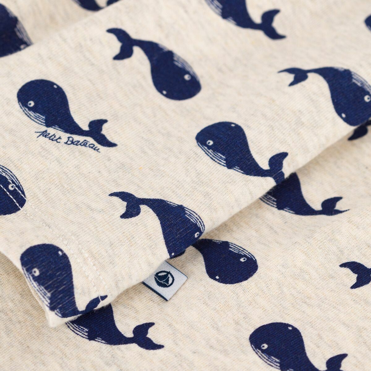 PETIT BATEAU<br>Pijama infantil de algodão com estampa de baleia