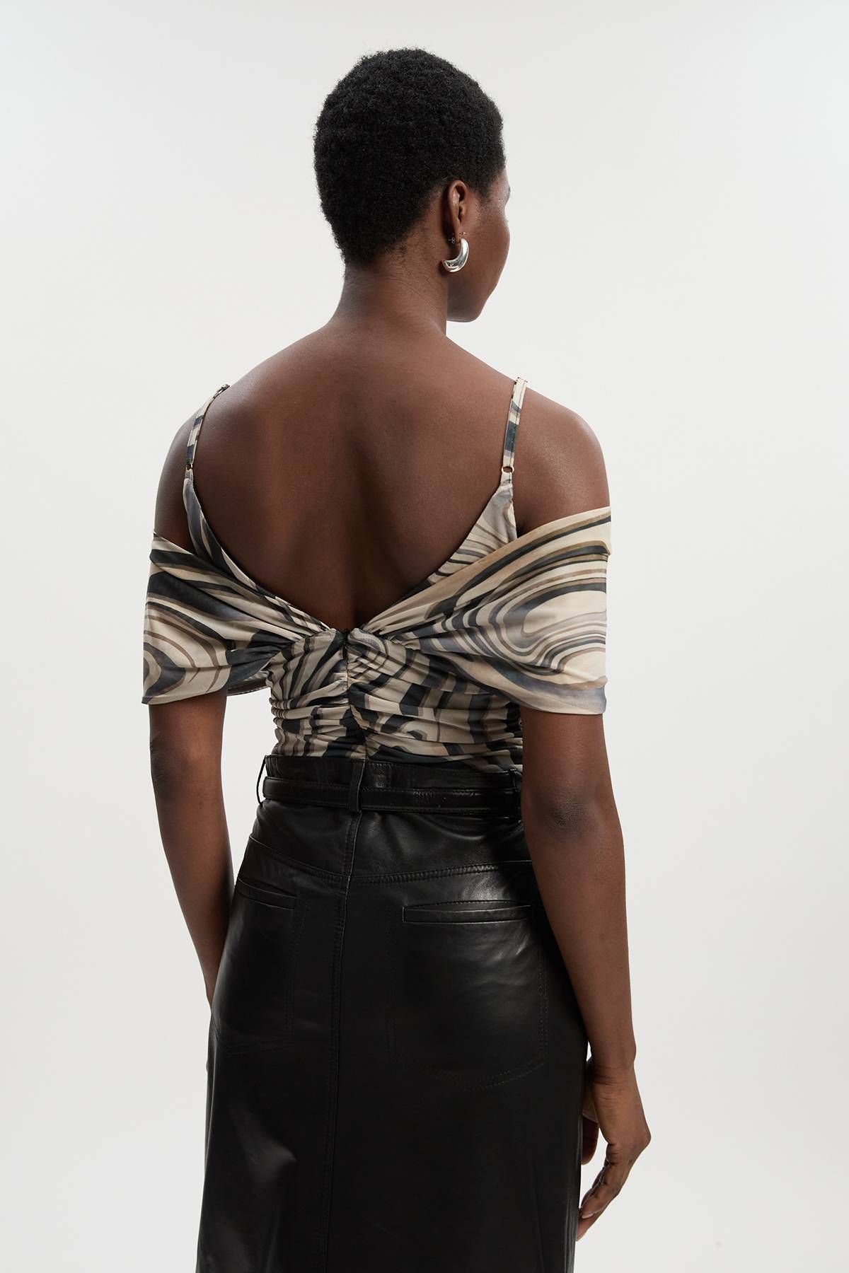 KarenMillen Body en Maille Imprimé Marbre à Décolleté Plongeant et Détails Sangles